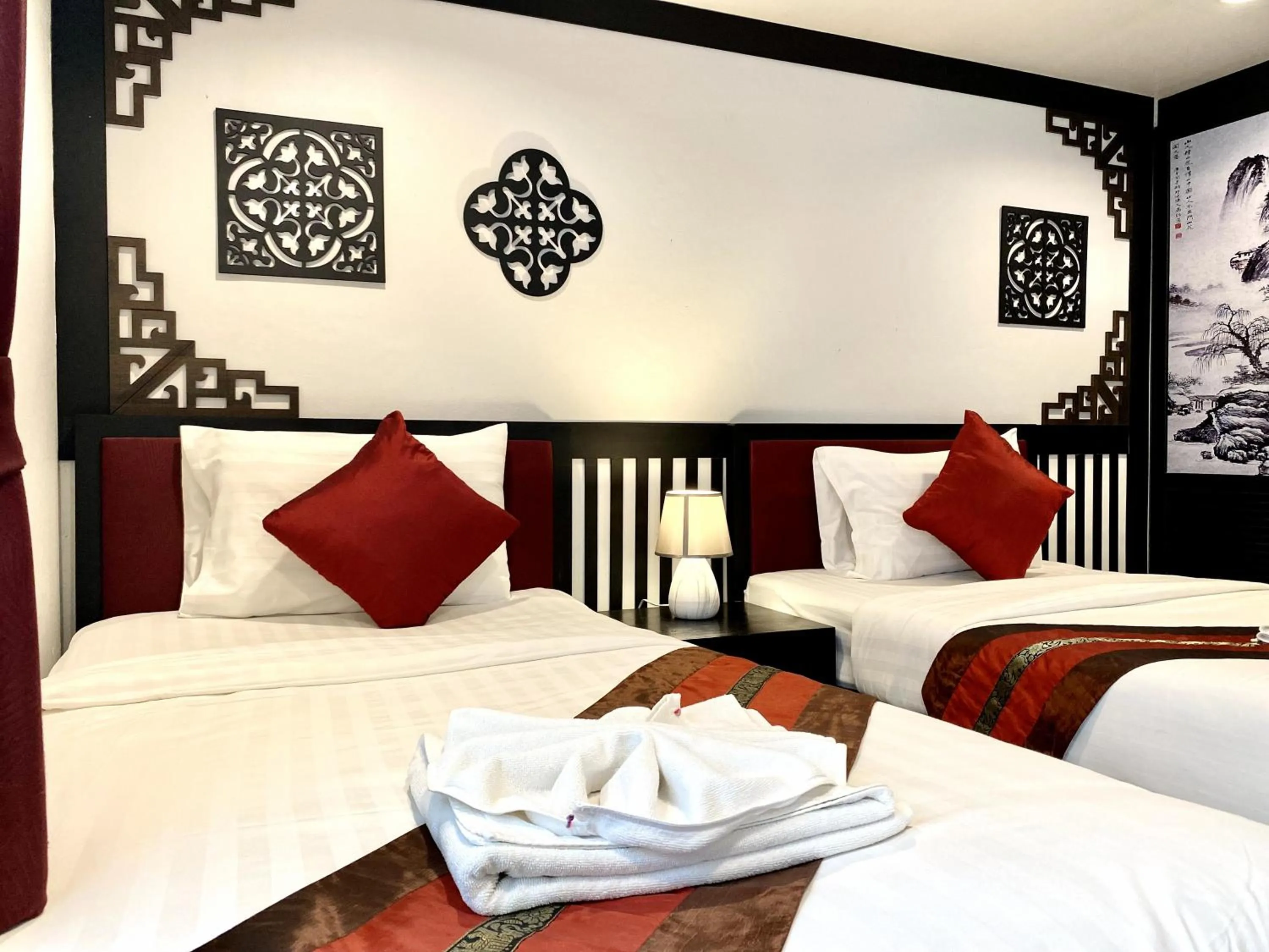 Superior Twin Room in Sunray Beach Hotel Patong