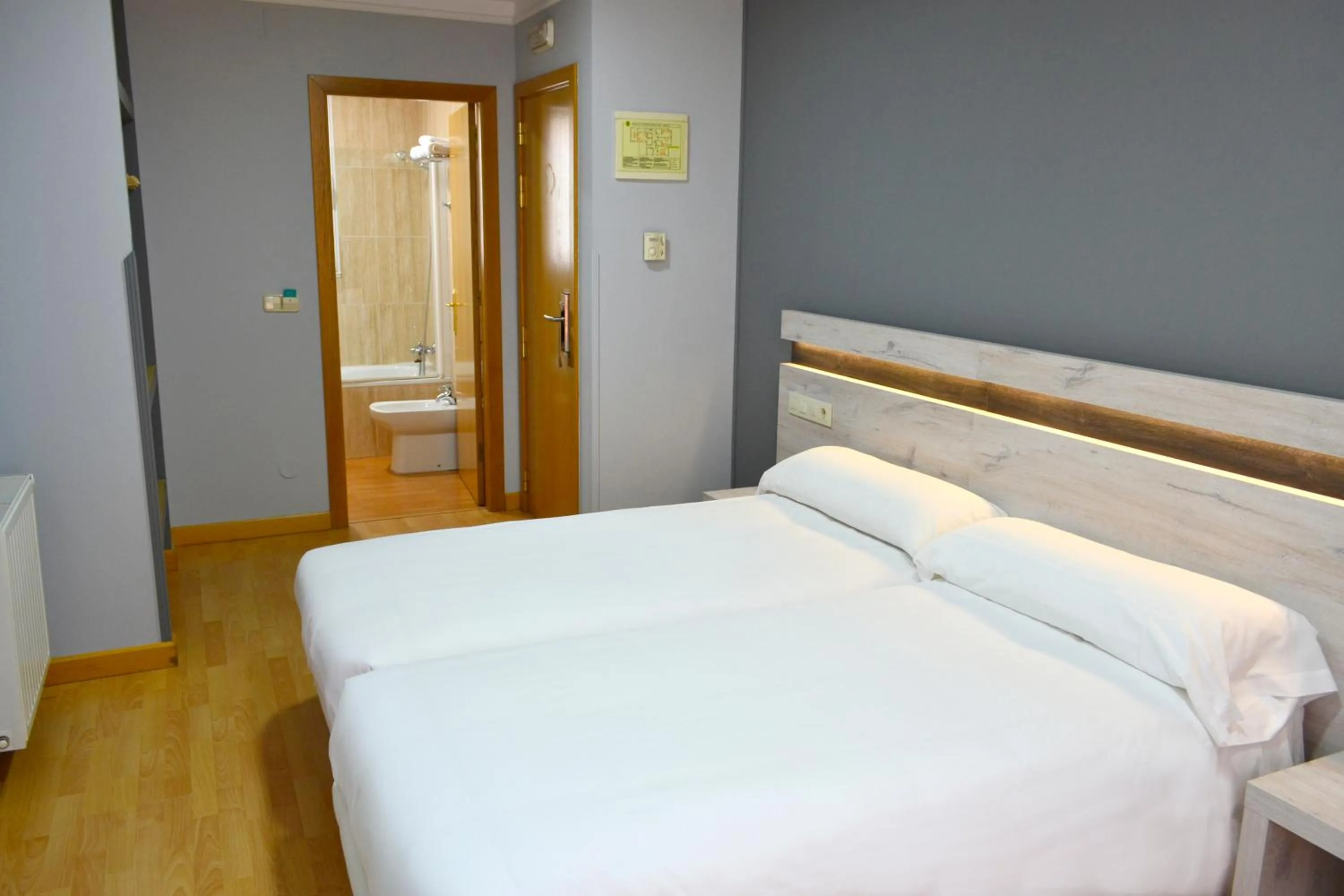 Standard Twin Room in Hotel Alda Centro Oviedo