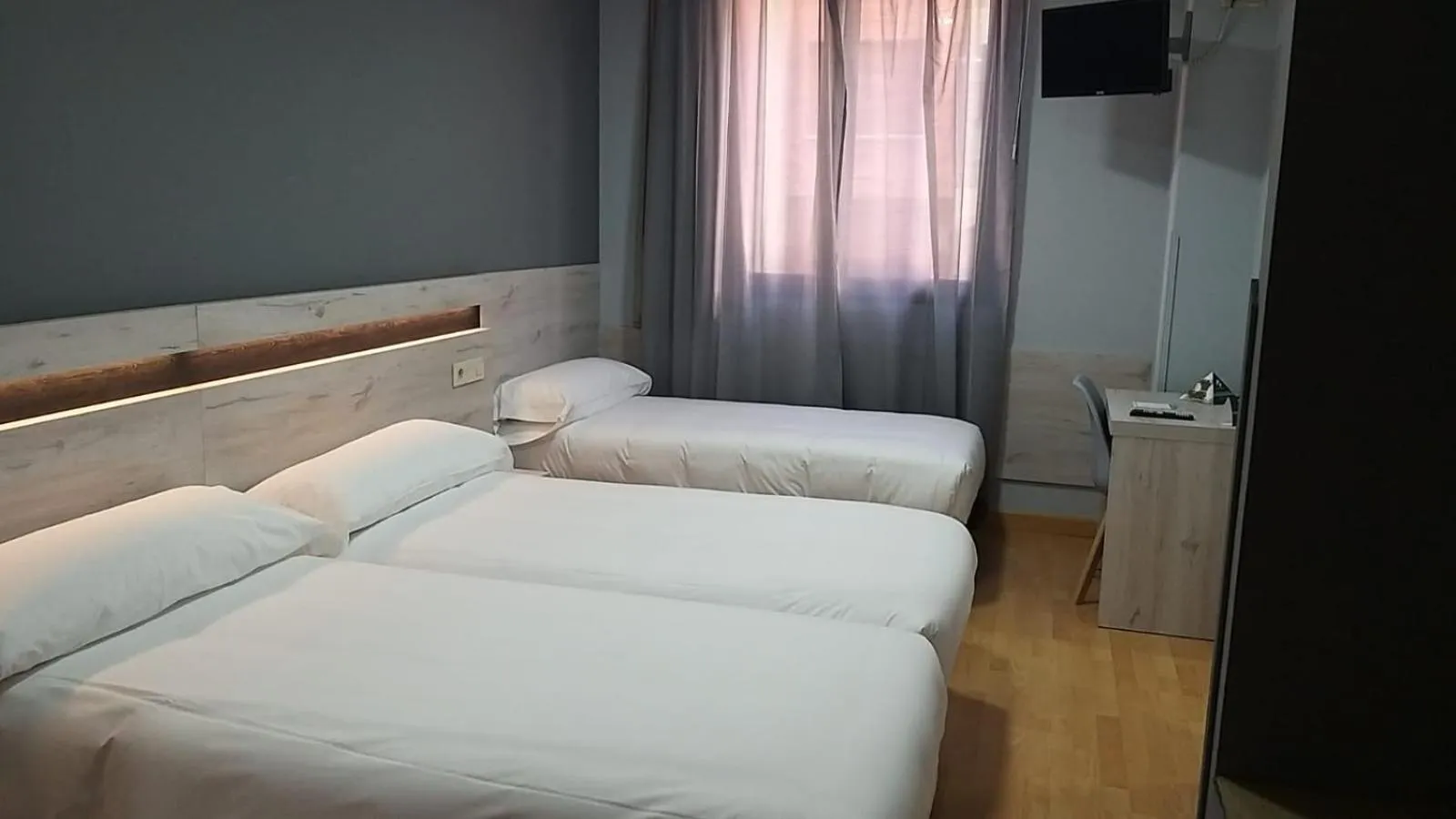 Double Room with Extra Bed in Hotel Alda Centro Oviedo