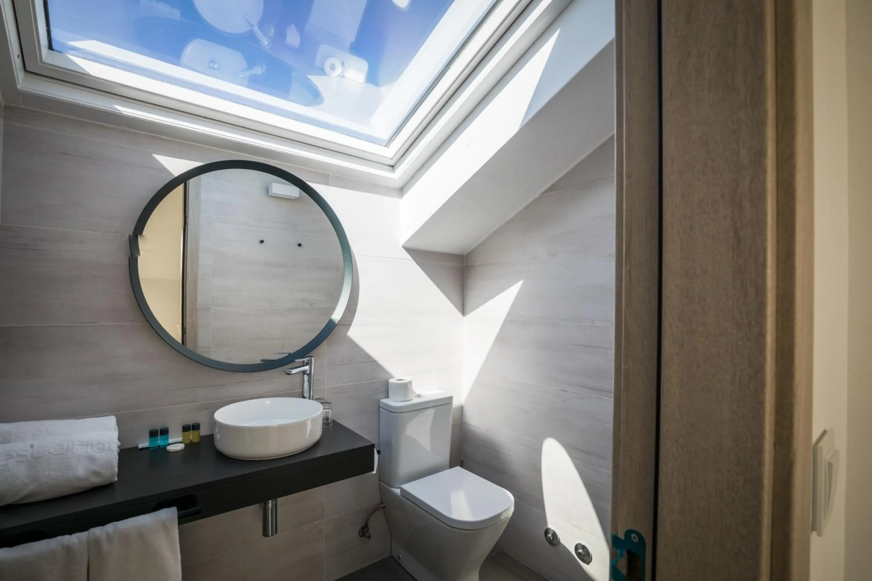 Superior Double or Twin Room with City View in Hotel Pombal Rooms