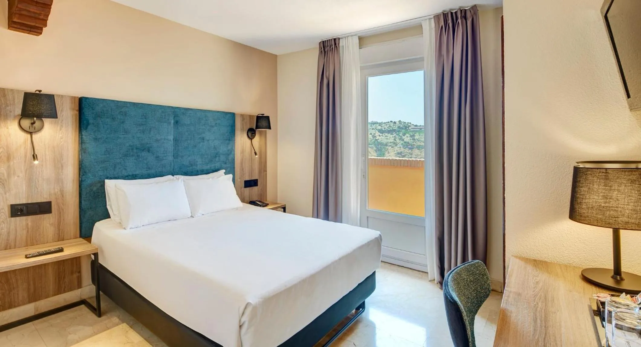 Large Double Room in Hotel Sercotel Alfonso VI