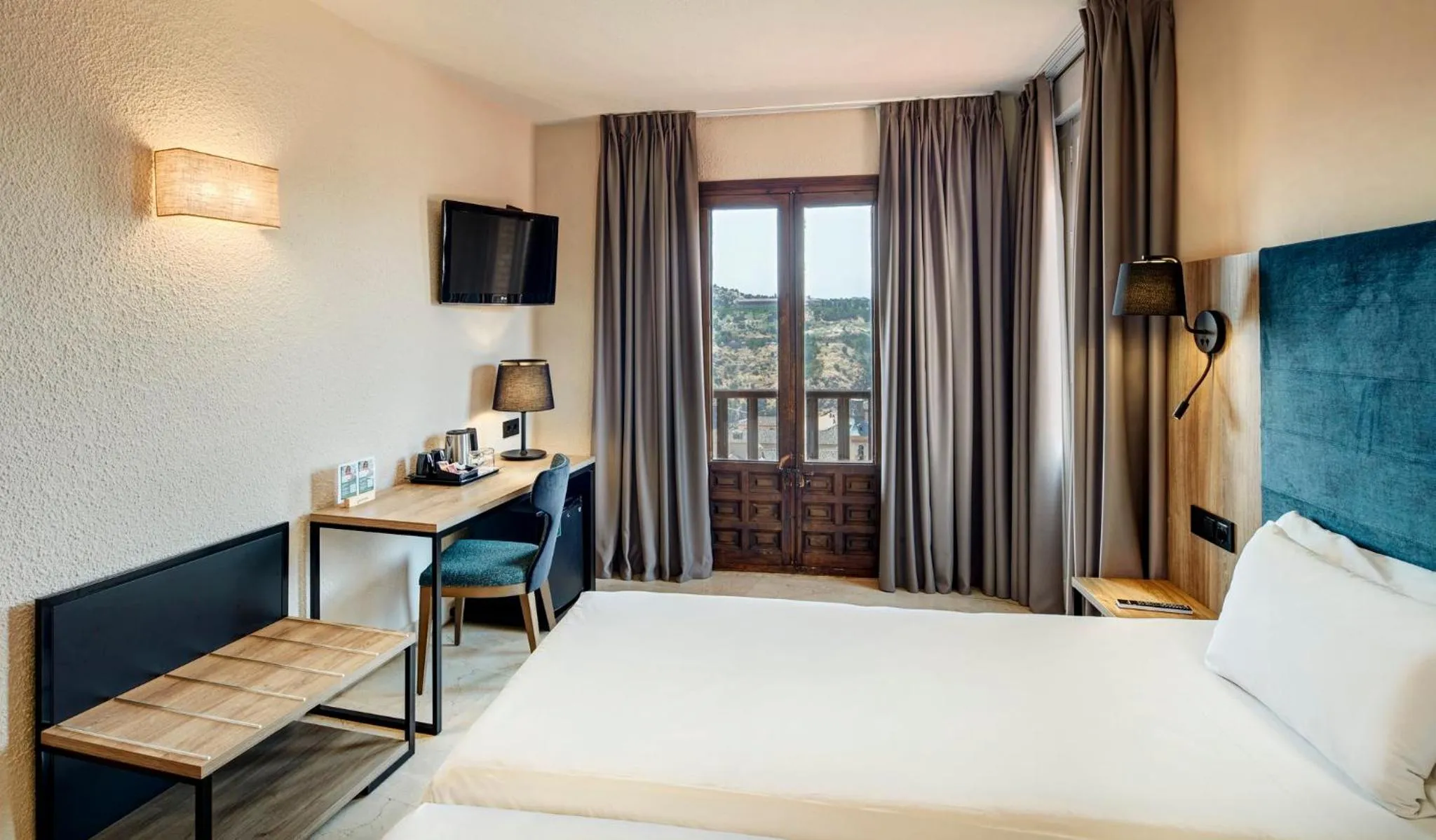 Twin Room with View in Hotel Sercotel Alfonso VI
