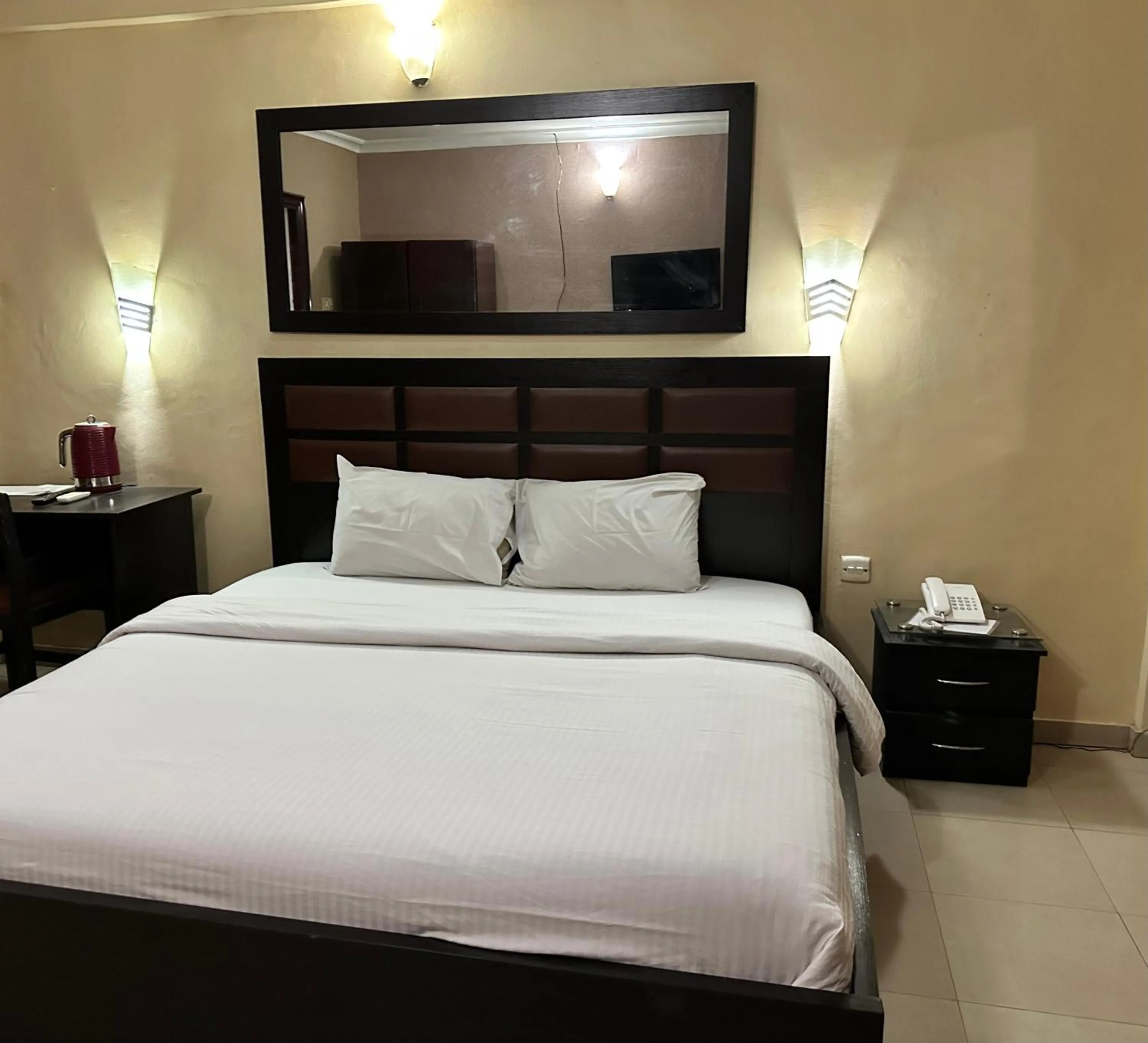 Deluxe Queen Room in Whitehouse Msquare Hotel