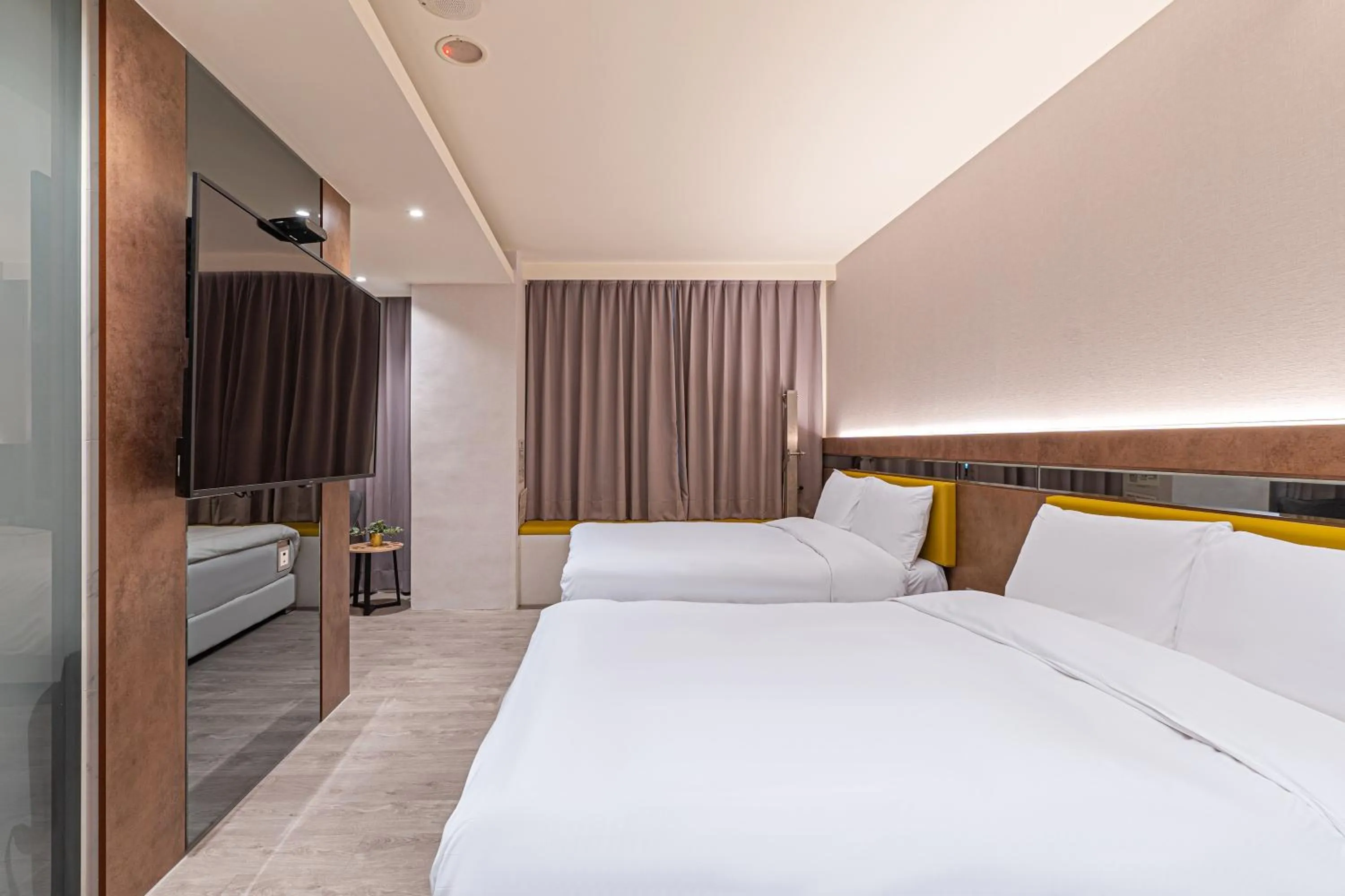 Superior Quadruple Room in CHECK inn Taichung Qinghai