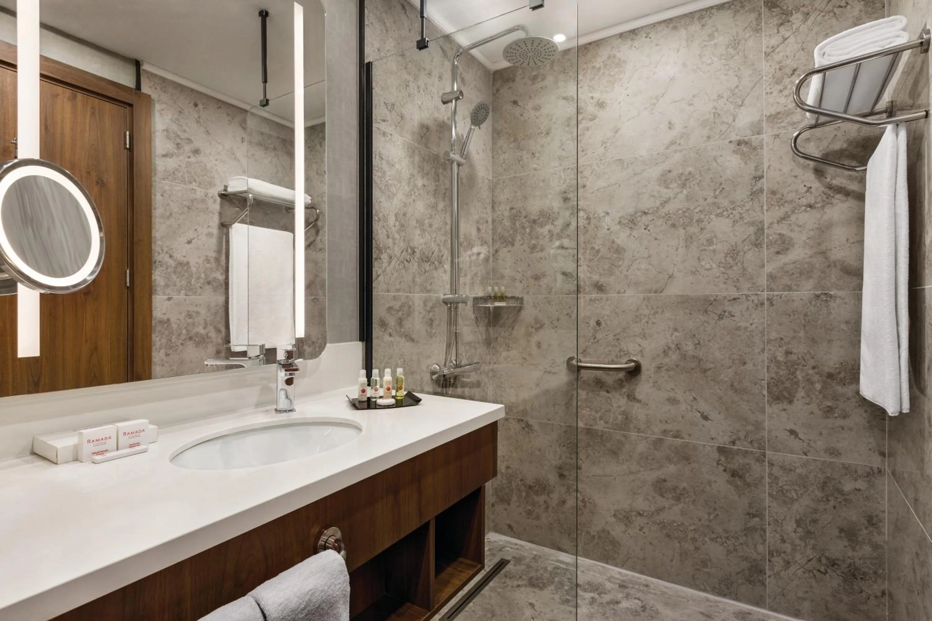 Deluxe King Room - Smoking in Ramada by Wyndham Karapinar