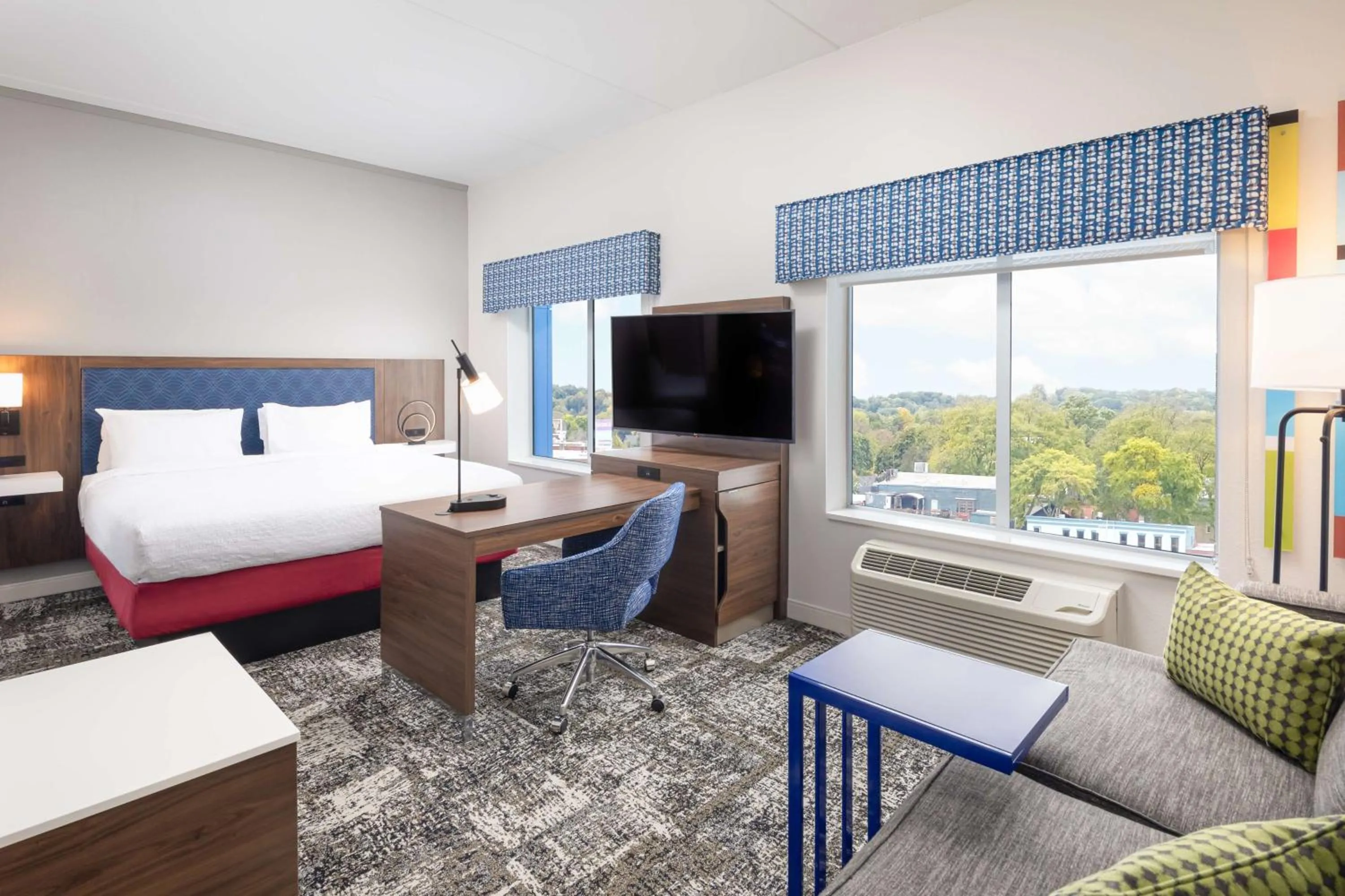 King Studio with Sofa Bed - Hearing Accessible in Hampton Inn & Suites Rochester Downtown