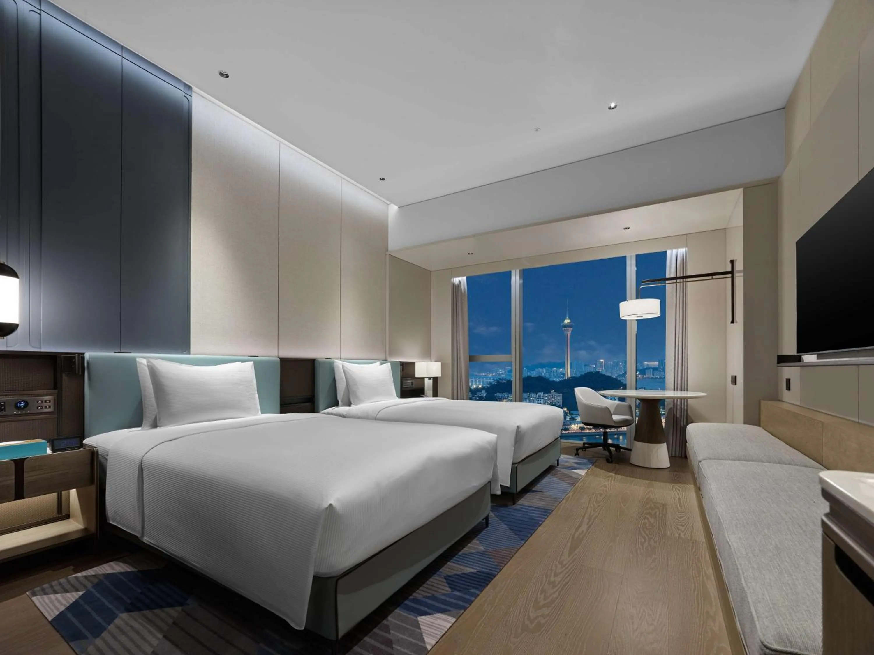 Executive Twin Room with Sea View in Hilton Zhuhai
