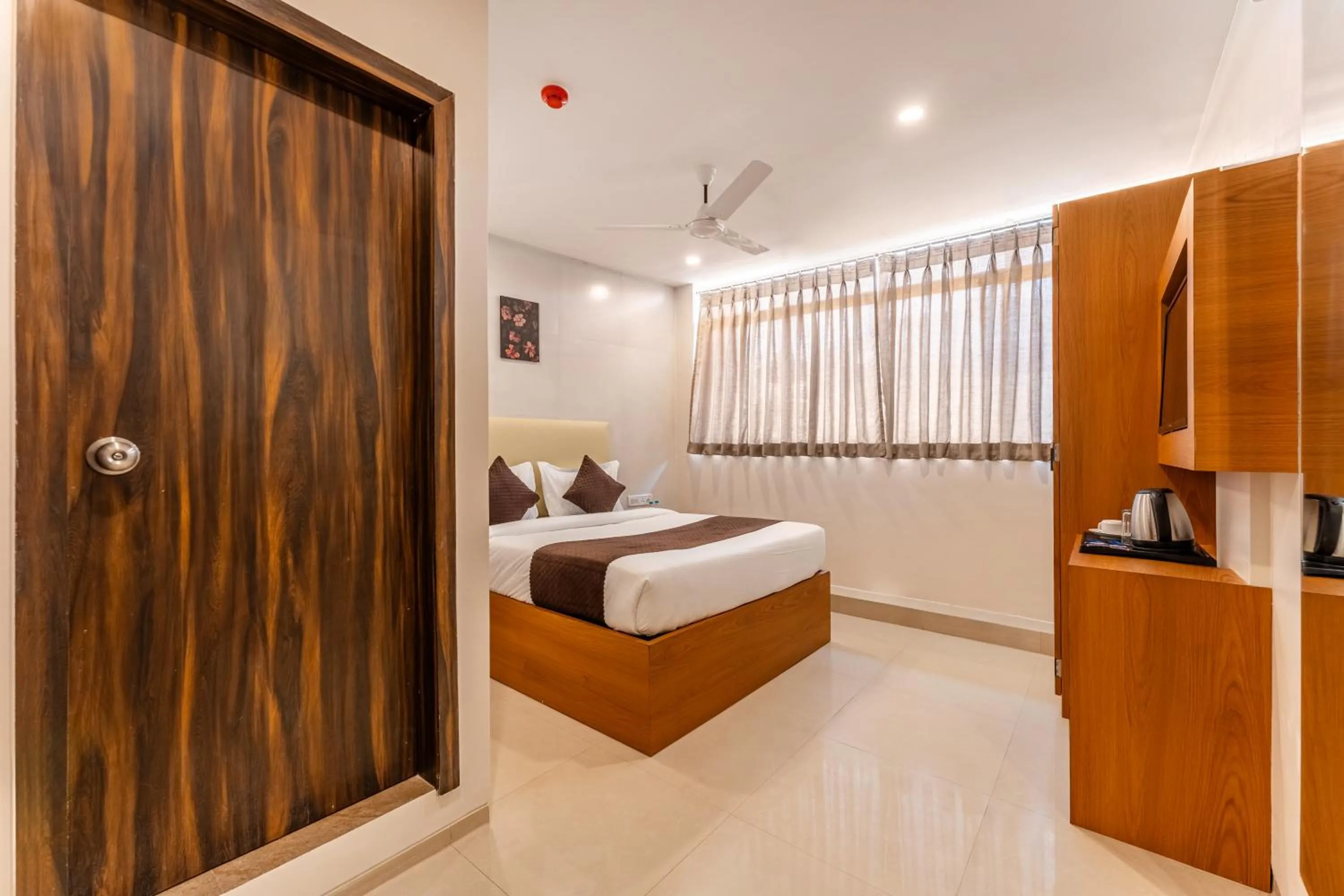 Queen Room - single occupancy in Metropolis Business Hotel