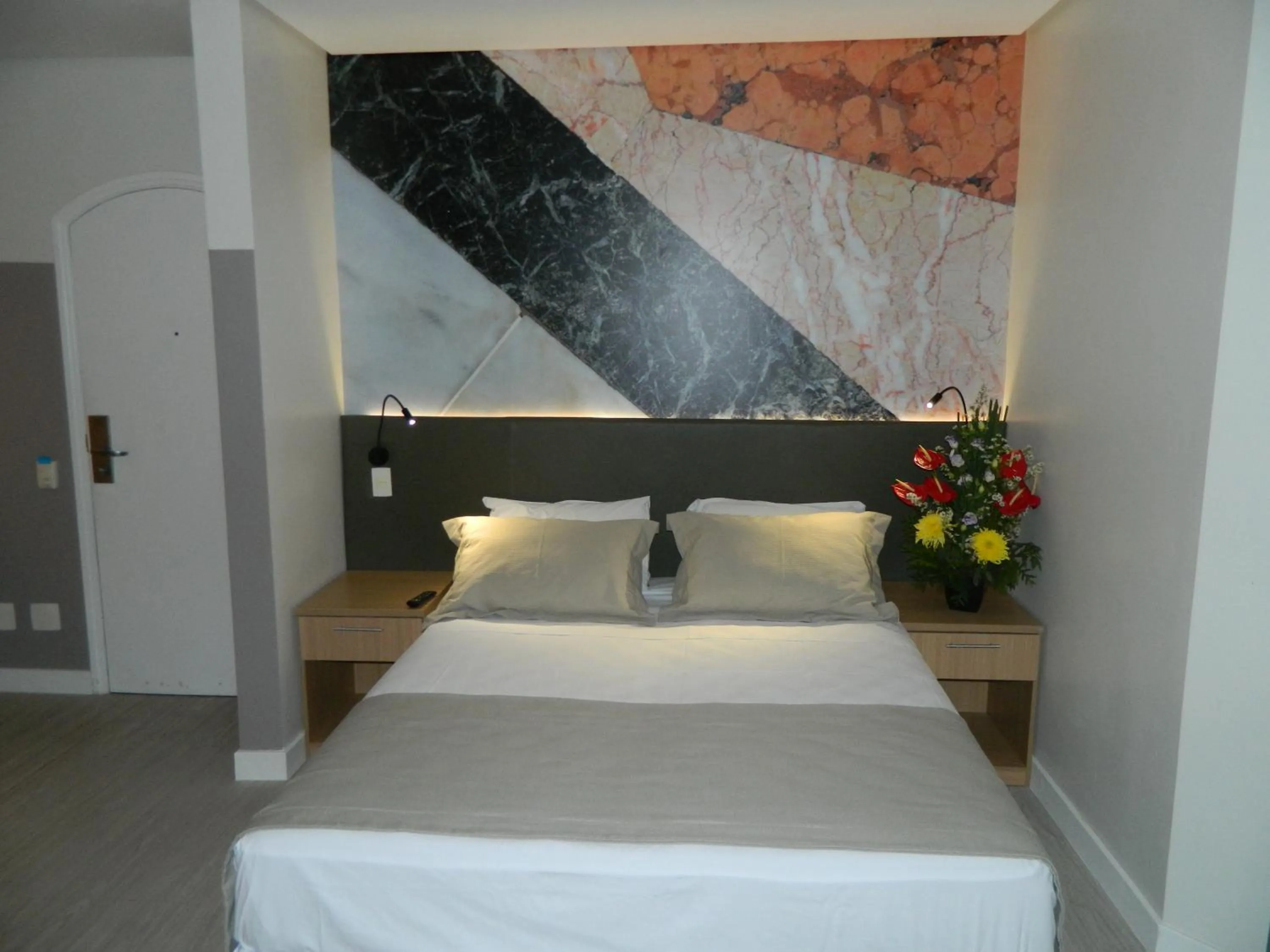 One-Bedroom Family Apartment in Cosmopolitan Praia Flat