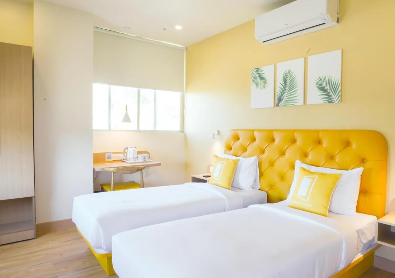 Standard Twin Room in Bloom Hotel - Magarpatta