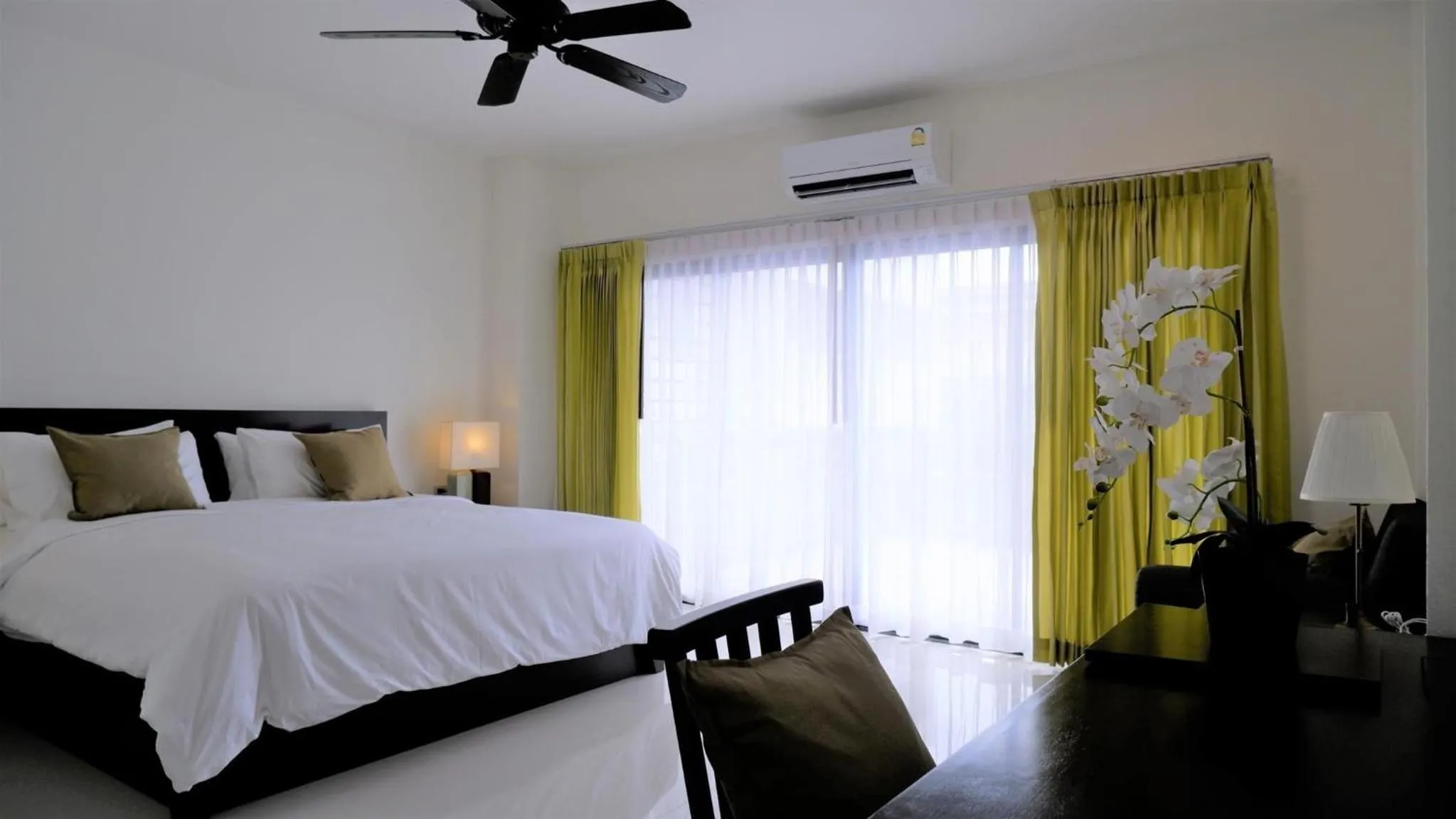 Deluxe Double Room with Balcony in Nara Residence Trang