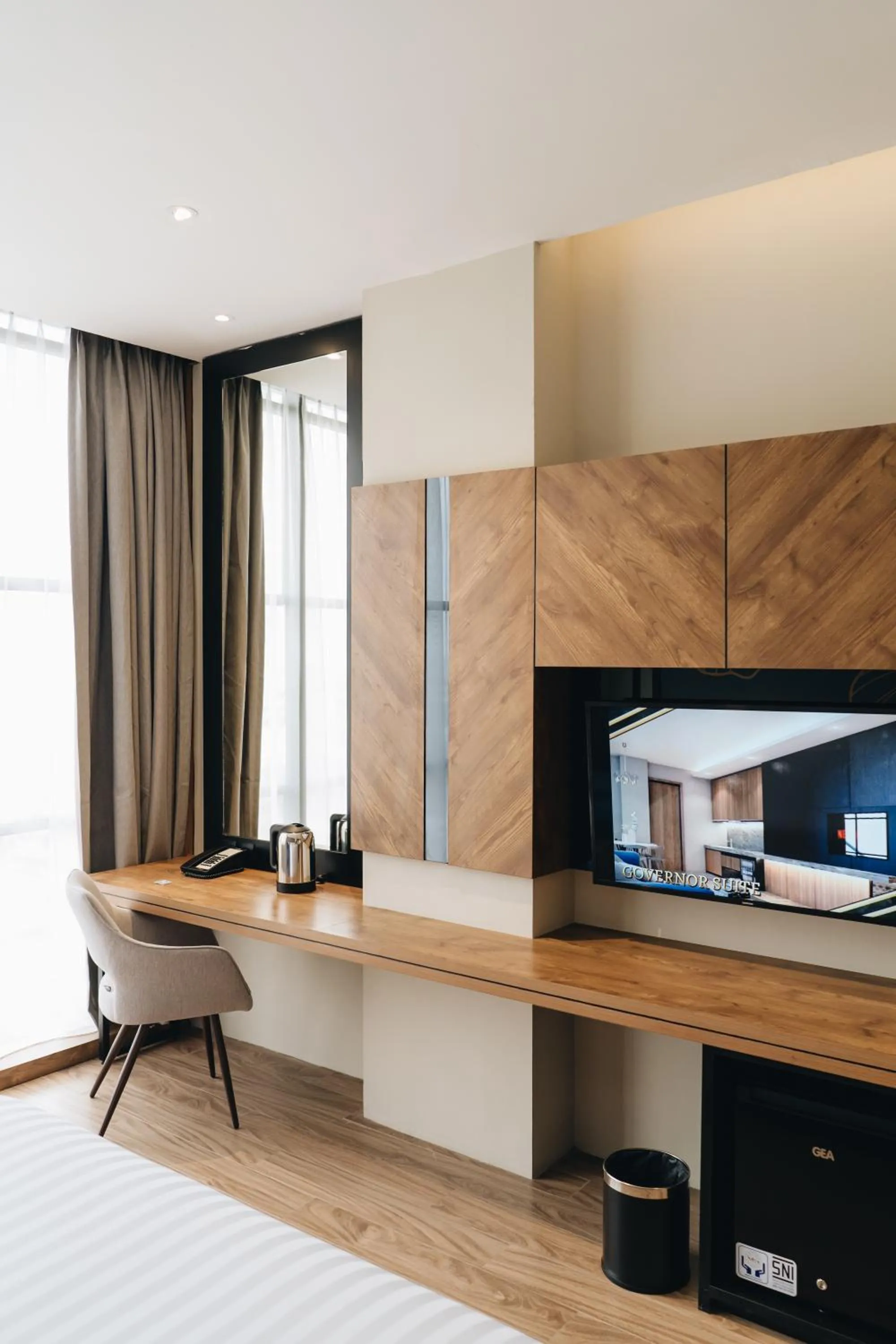 Deluxe King Room - Non-Smoking in Grand Central Premier