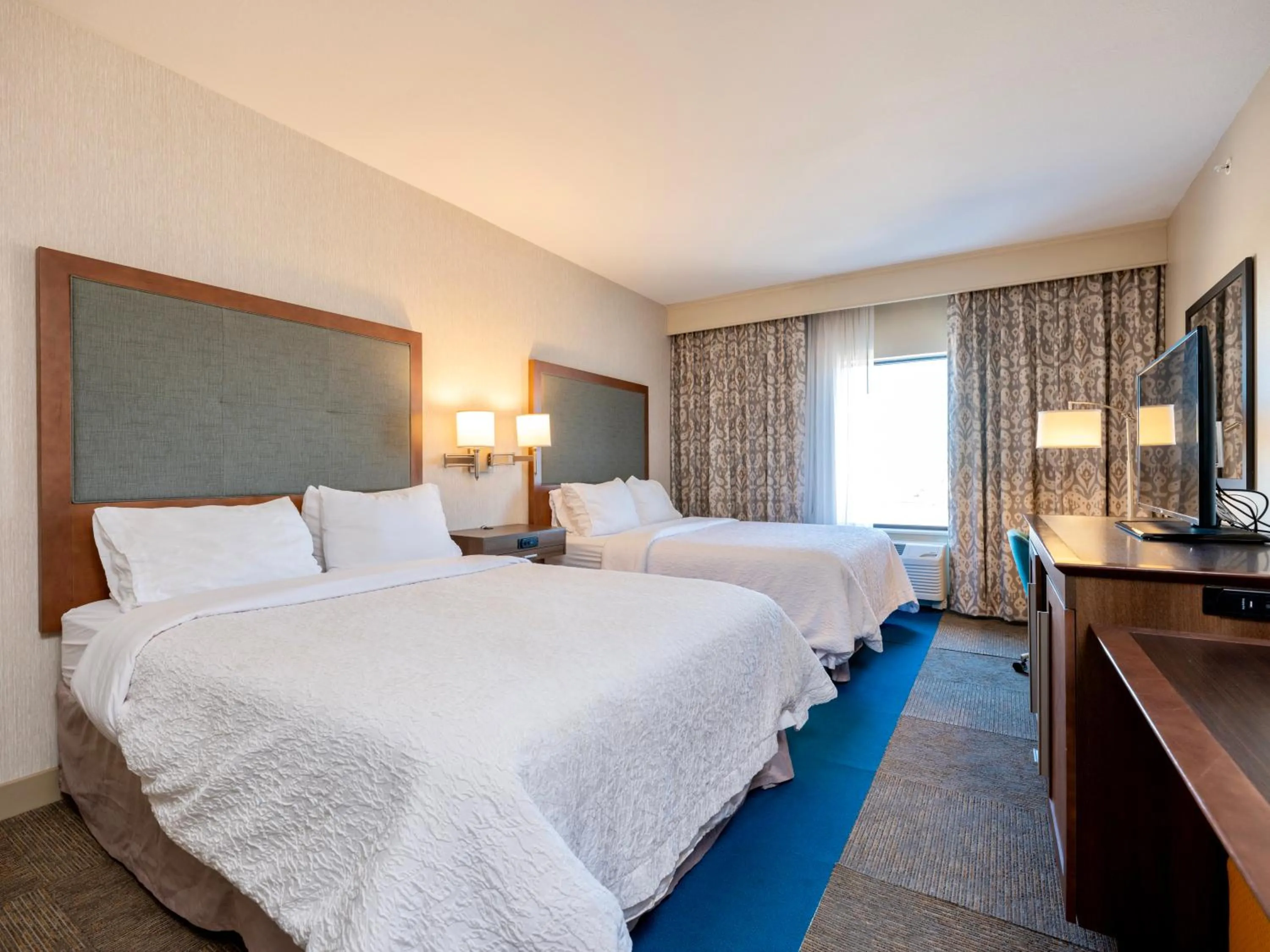 Standard Double Room in Flag Point Inn and Suites Pratt by FairBridge