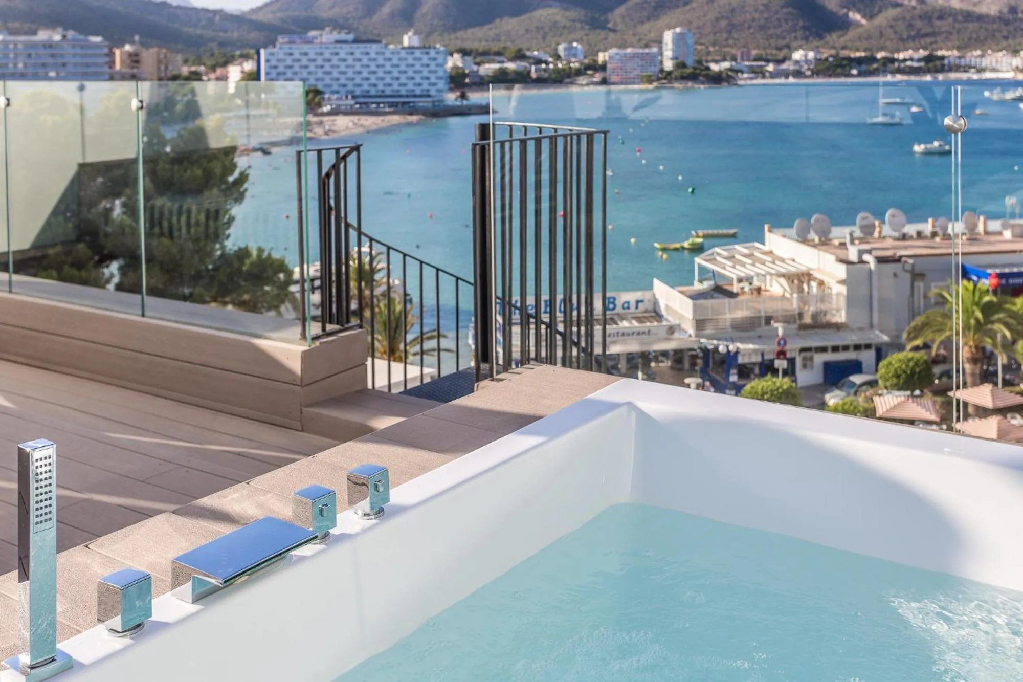 Double Room with Sea View and Private Terrace with Hot Tub in FERGUS Style Tobago - Adults Only