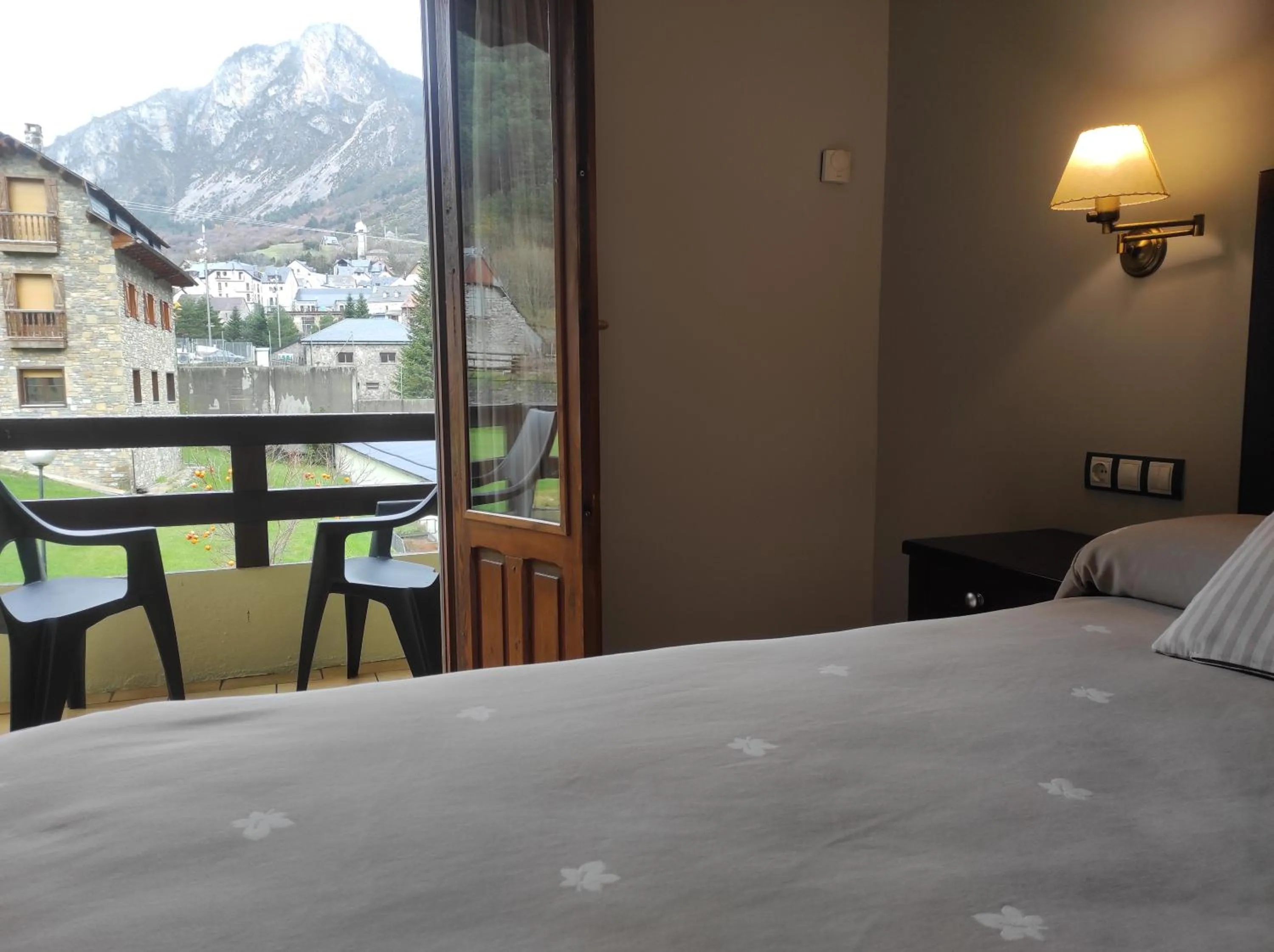 Superior Triple Room with Balcony in SNÖ Hotel Bielsa