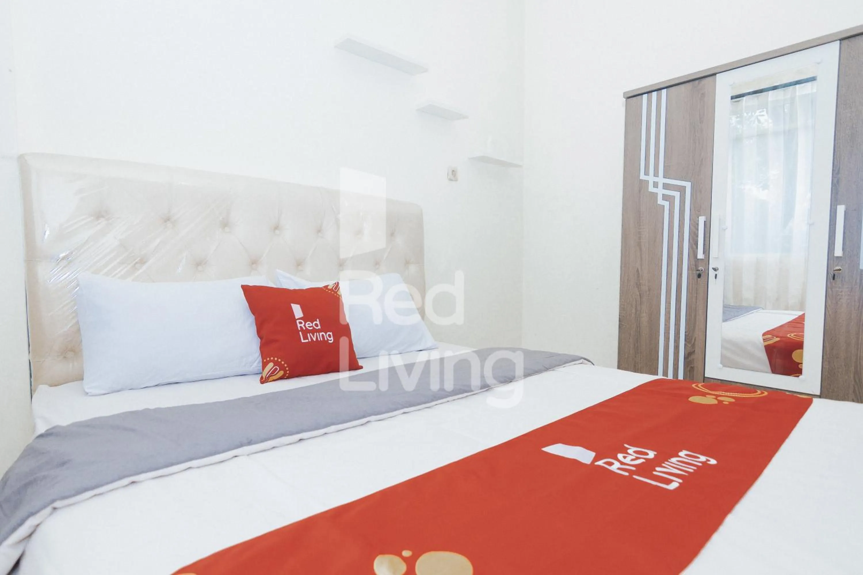 Deluxe Double Studio in RedLiving Apartemen Emerald Hill - SR Rooms Tower Green