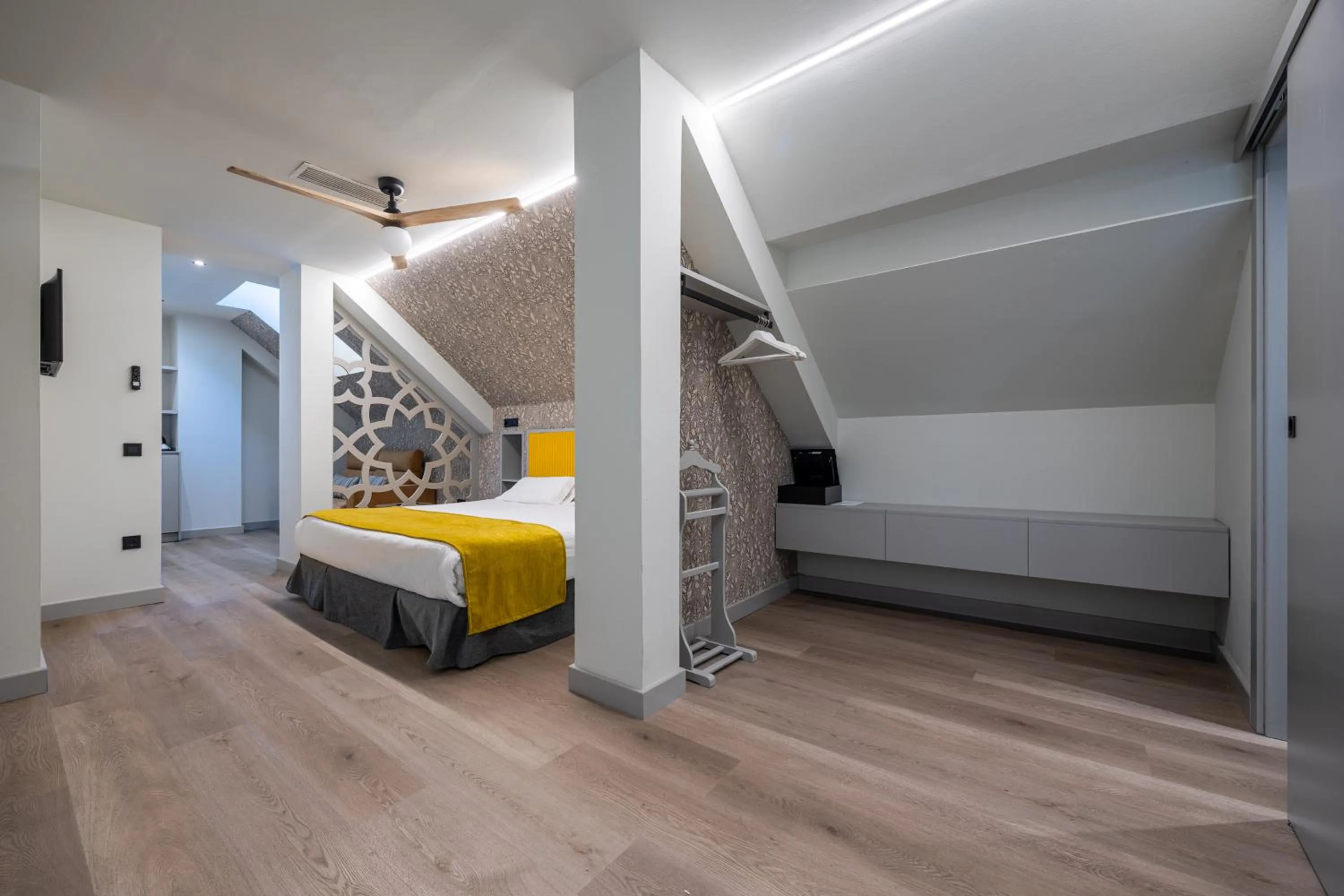 One-Bedroom Suite in Atarazanas Málaga Boutique Hotel