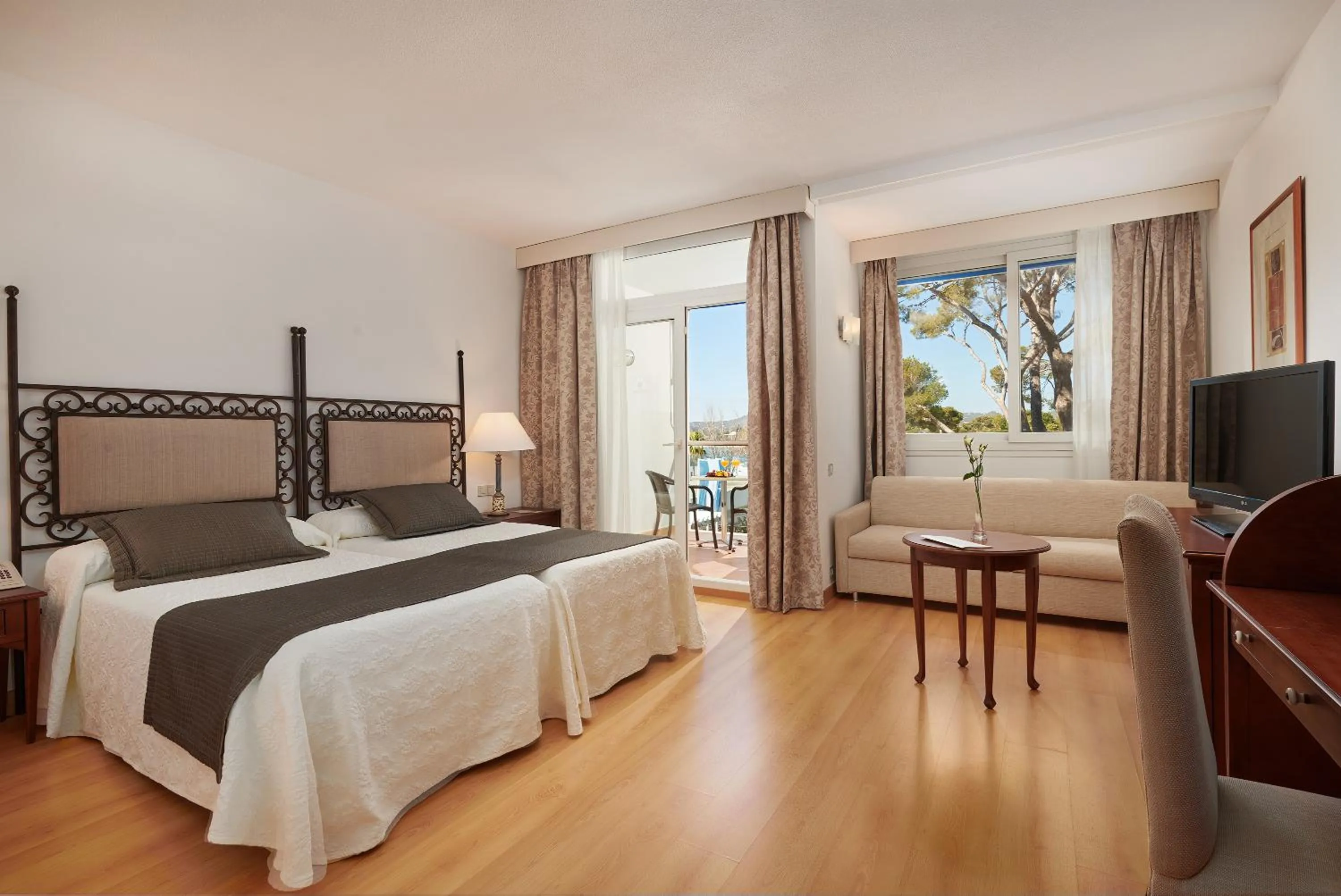 Economy Double Room in Hipotels Eurotel Punta Rotja Spa-Golf