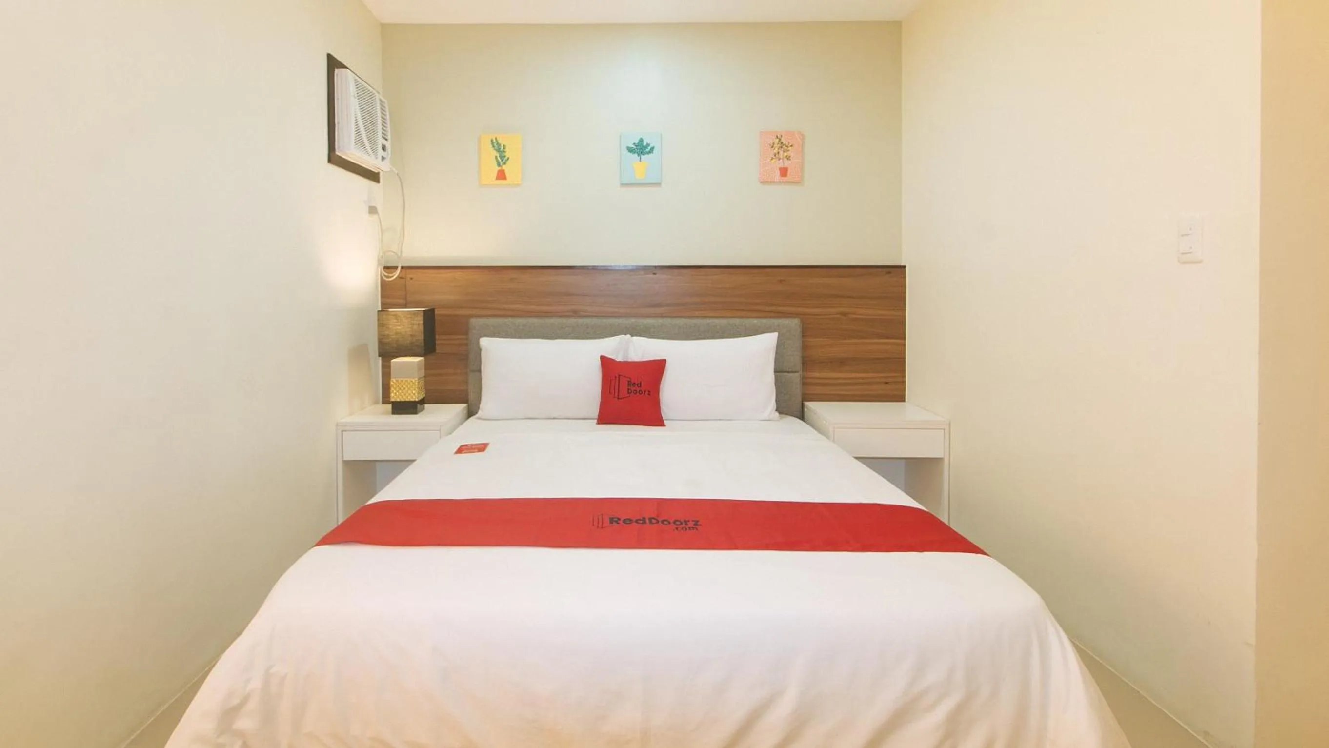 Deluxe Room in RedDoorz @ Leoncia Apartelle Mandaue City