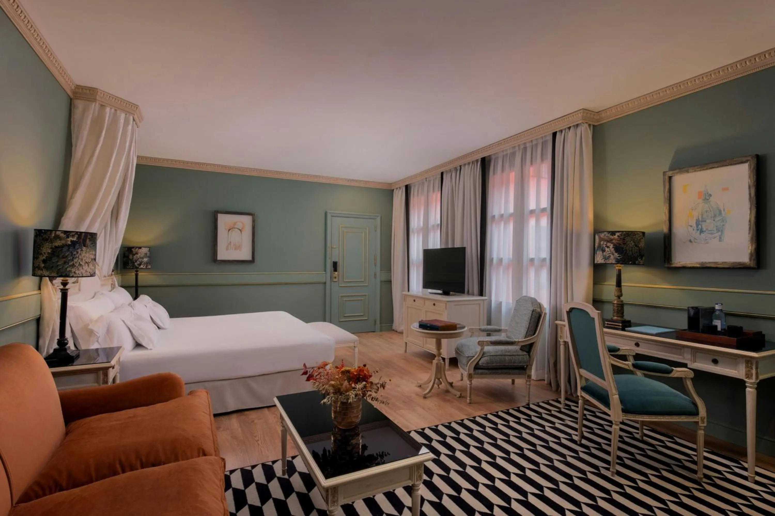 Superior King Room in Eugenia de Montijo, Autograph Collection