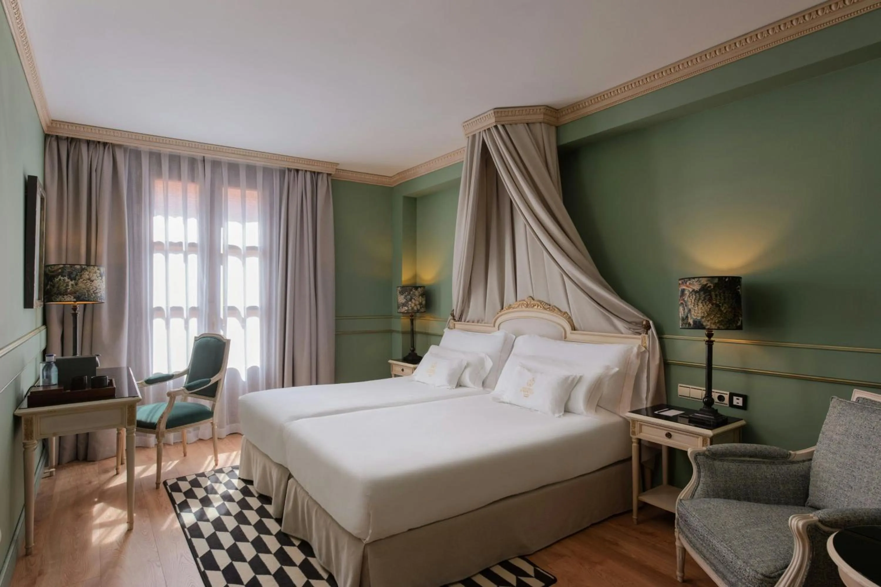 Deluxe Twin Room with Two Twin Beds in Eugenia de Montijo, Autograph Collection