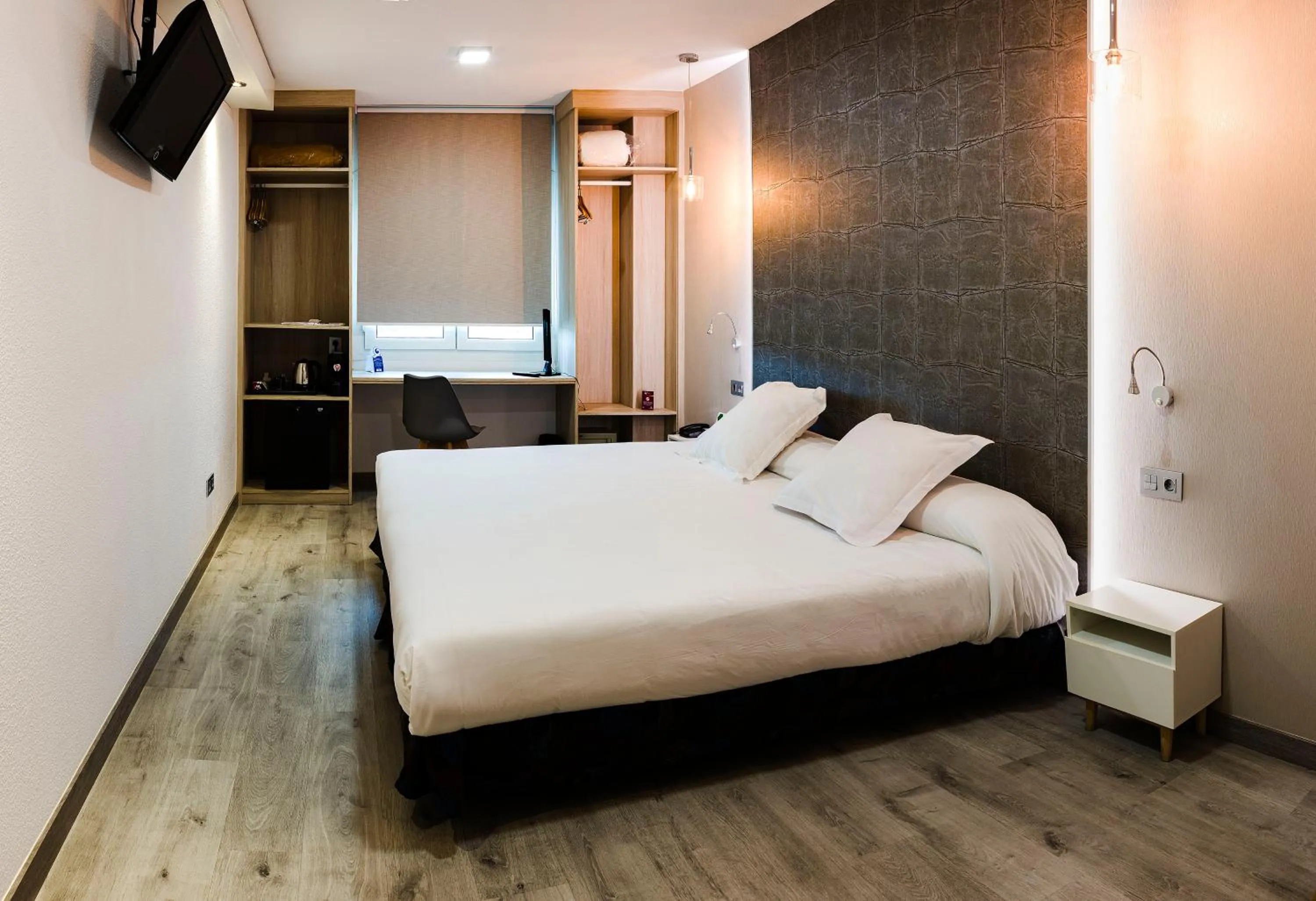 Romantic Offer Deluxe King Room in Bellavista Sevilla