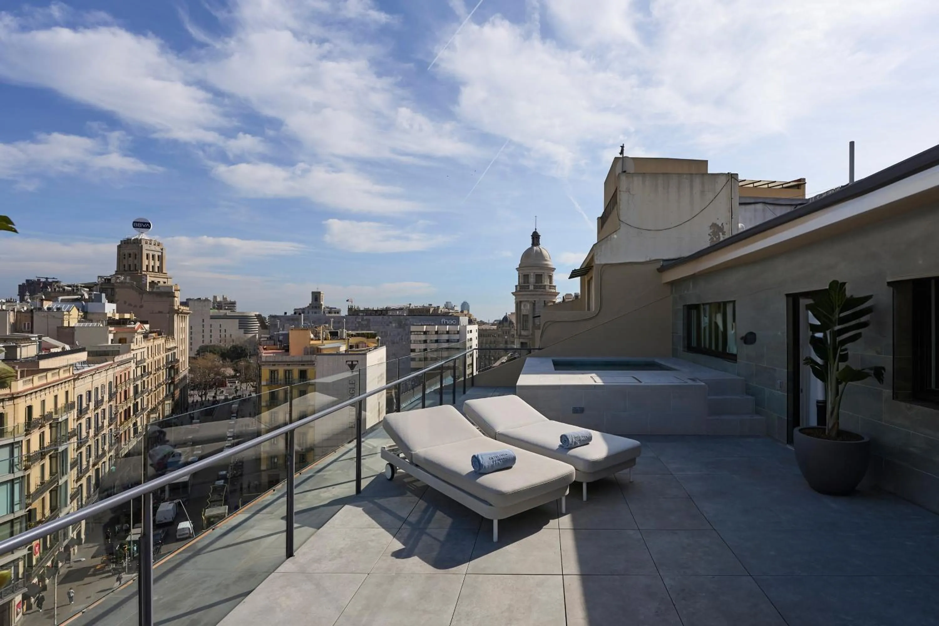 Panoramic Deluxe Junior Suite with Private Pool in Catalonia Ramblas 4* Sup