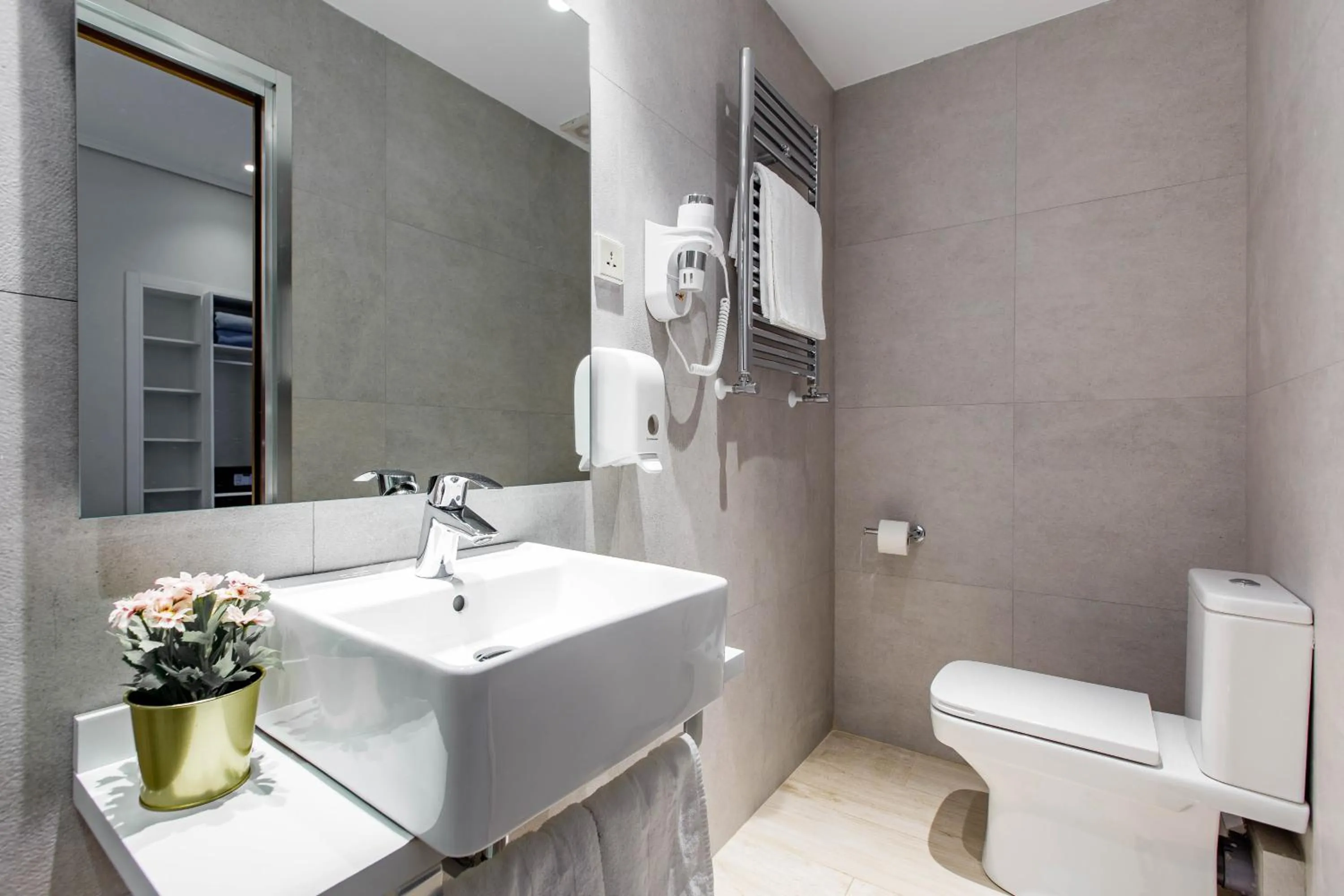 Quadruple Room in Hostal Cervelo