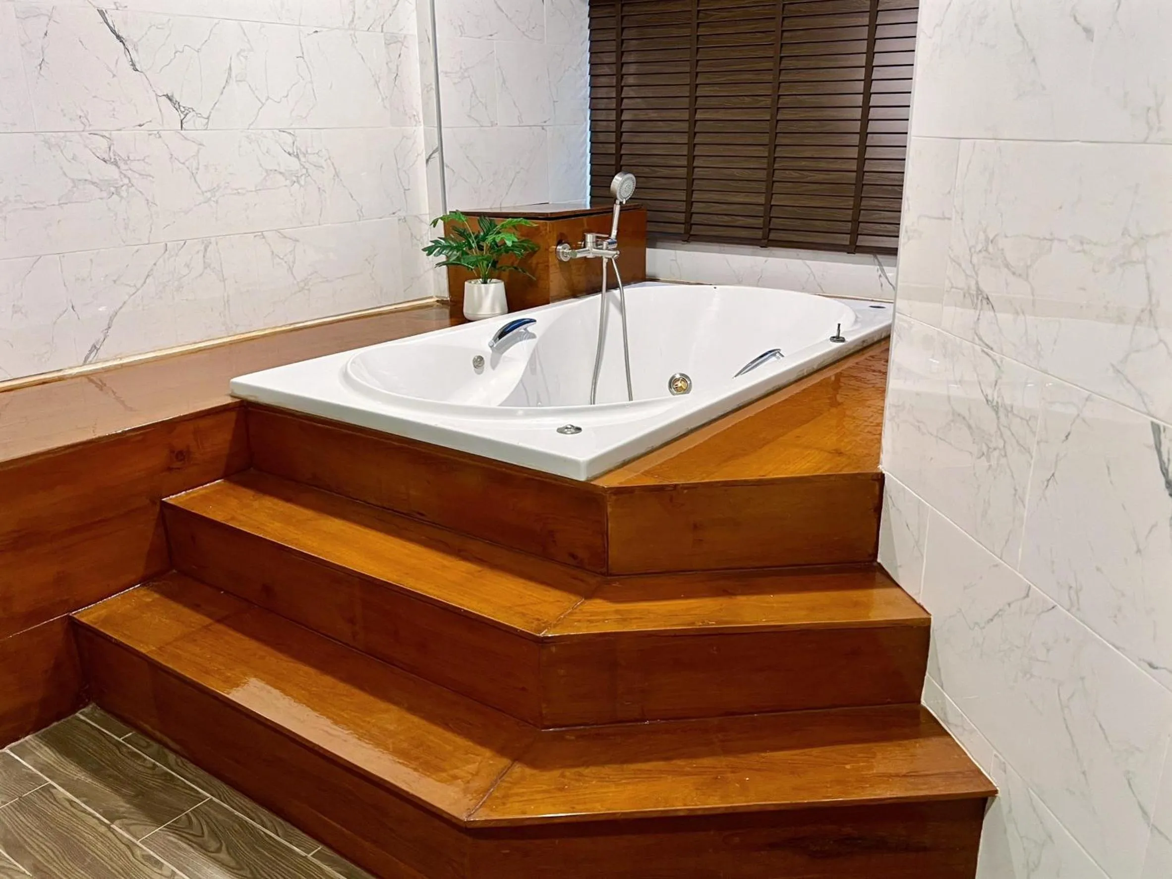 Family Room with Hot Tub (5 Adults) in The Space Hotel Lampang