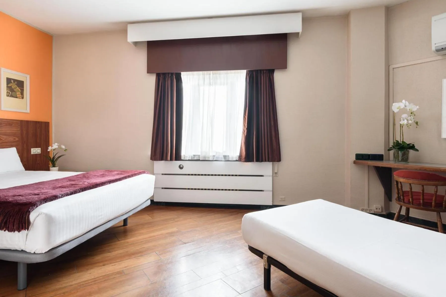 Twin Room with Extra Bed in Crisol Quindós