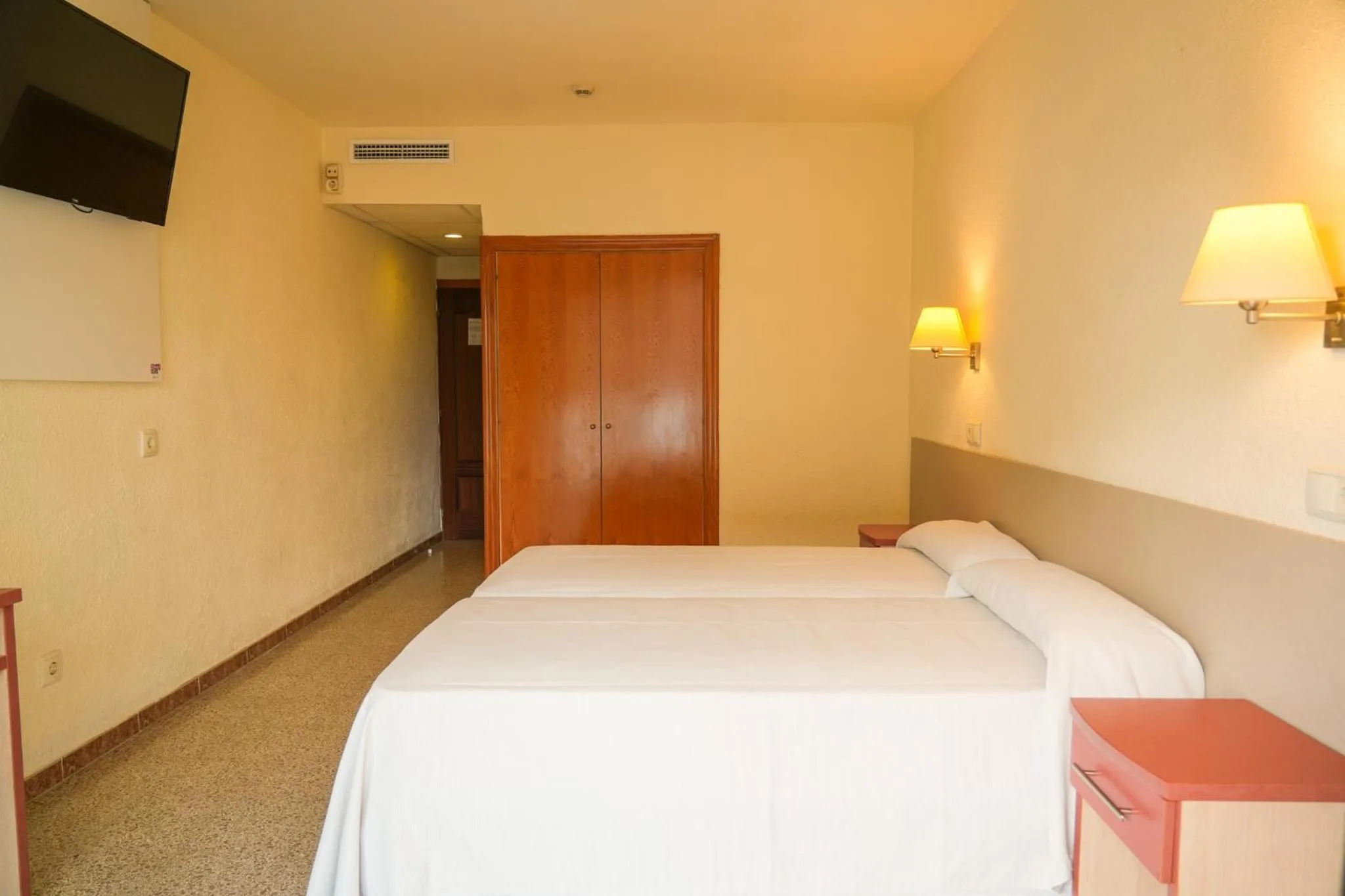 Family Room (2 Adults + 2 Children) in htop Molinos Park #htopEnjoy