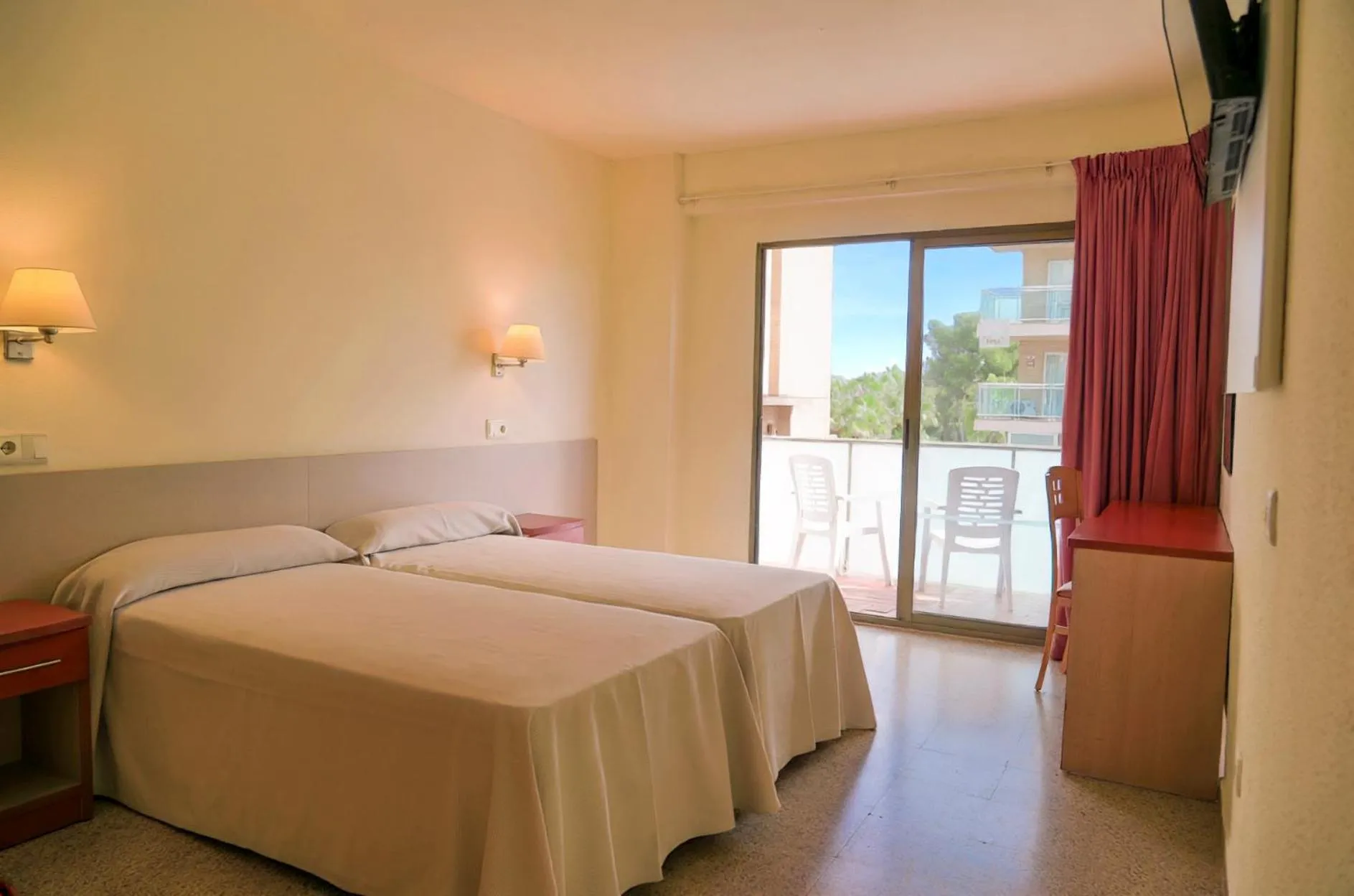 Double Room with Extra Bed (2 Adults + 1 Child) in htop Molinos Park #htopEnjoy