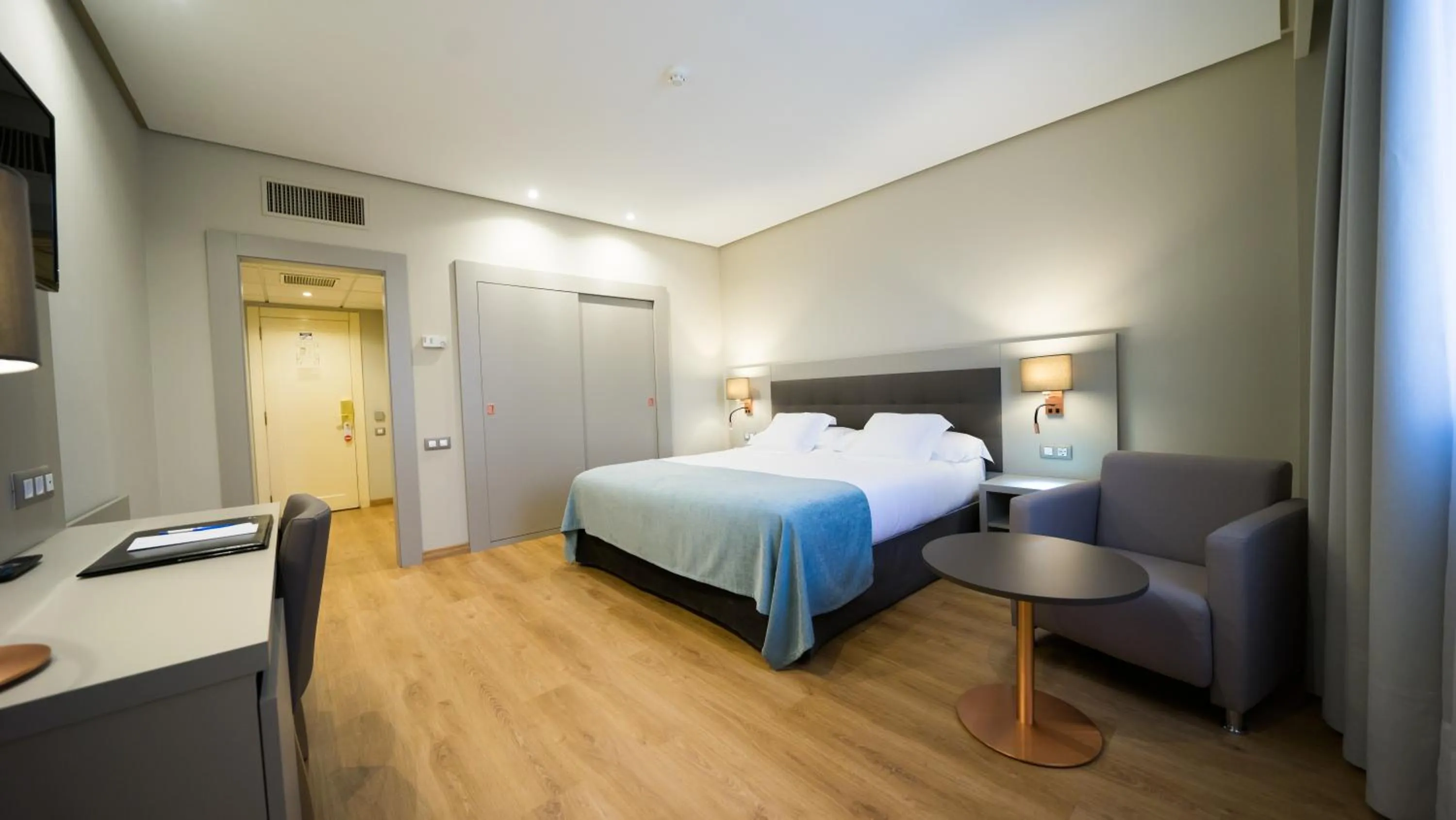 Privilege Double Room in Mercure Carlton Rioja