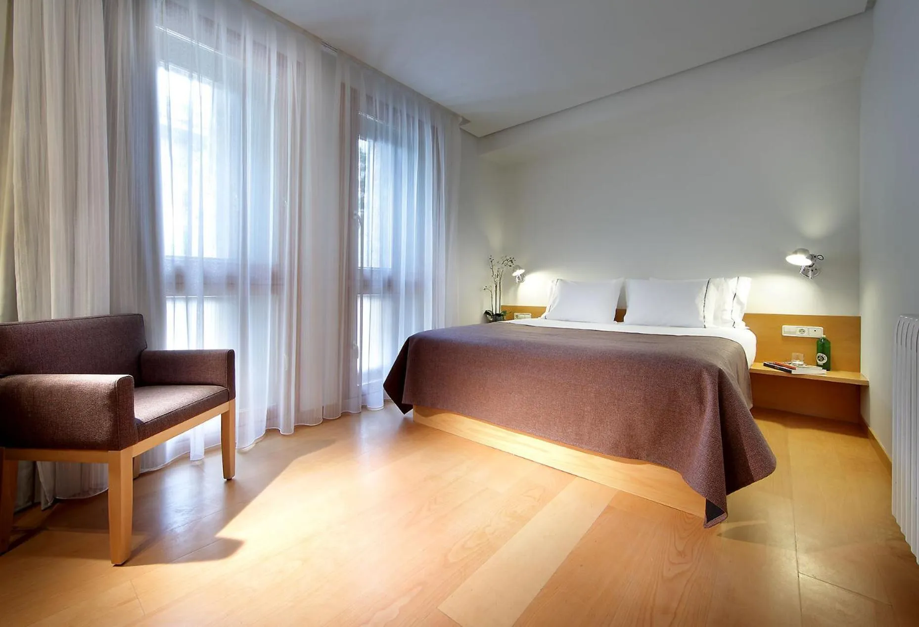 Double or Twin Room with Parking in Exe Casa de Los Linajes