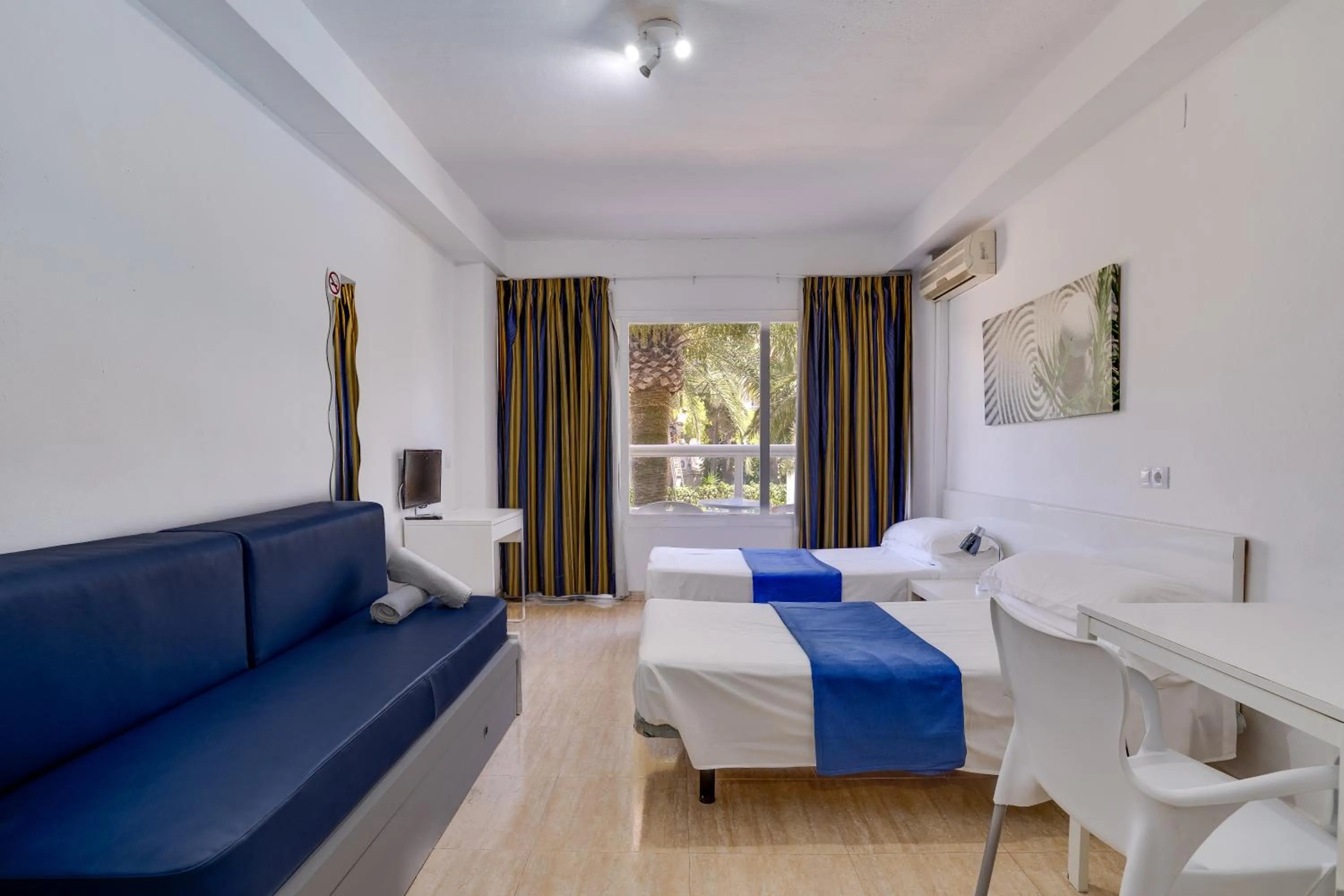 Standard Studio in Las Palomas Apartments Econotels