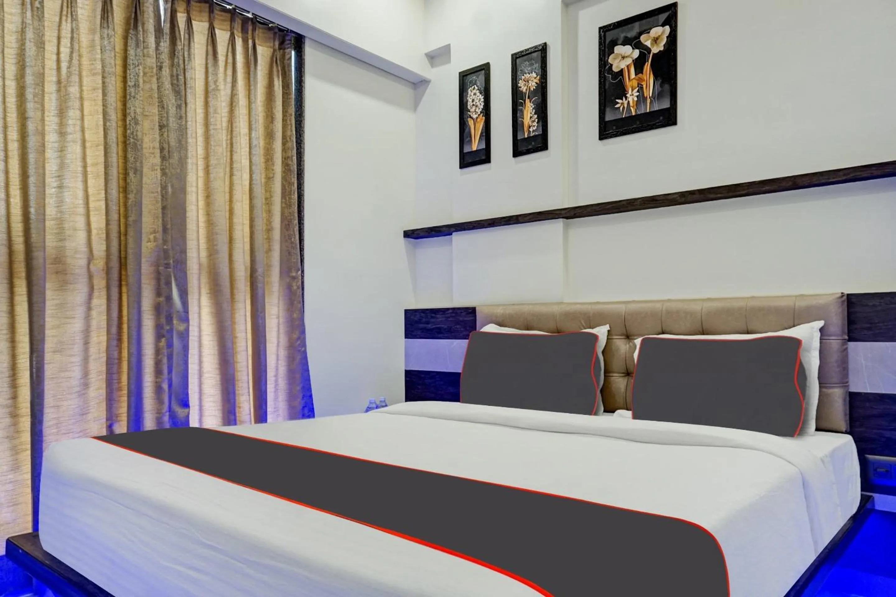 Super Townhouse Poona Royal