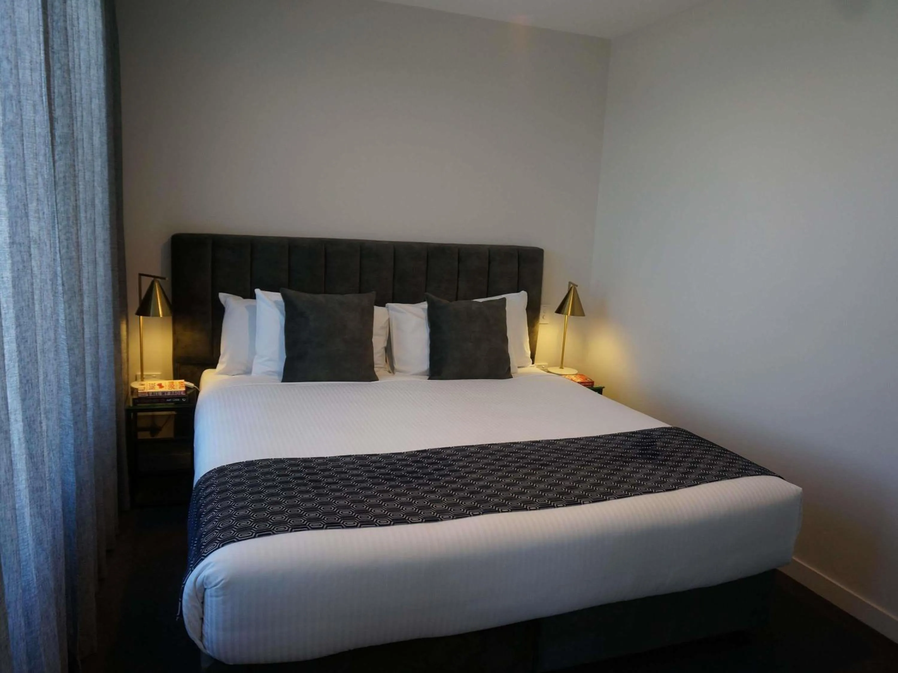 Superior Apartment with One King Bed in Mantra Tonsley Adelaide