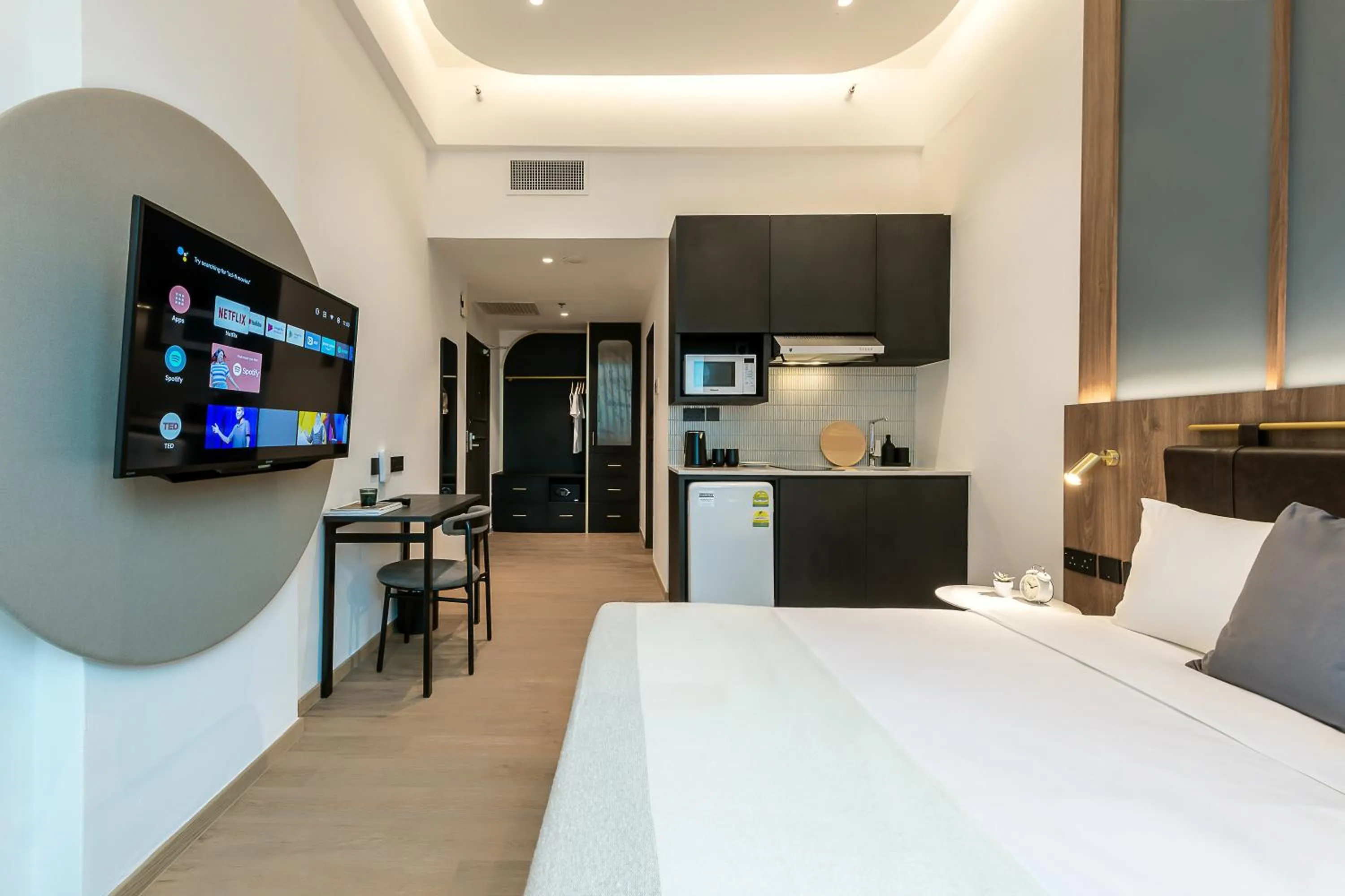 Studio with Balcony in Owen House by Habyt