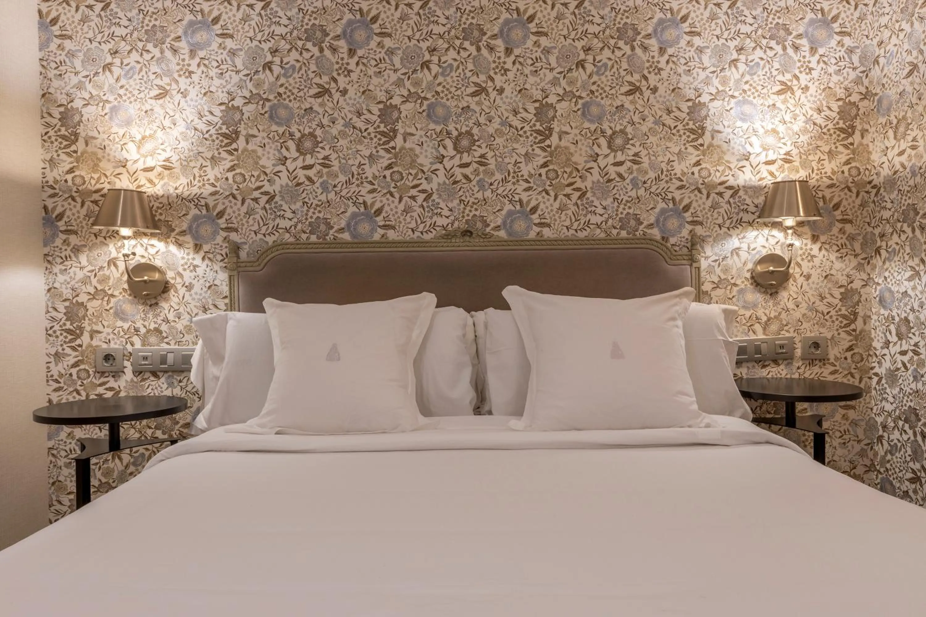Double or Twin Room with Extra Bed (2 Adults + 1 Child) in Hotel Meninas - Boutique Opera