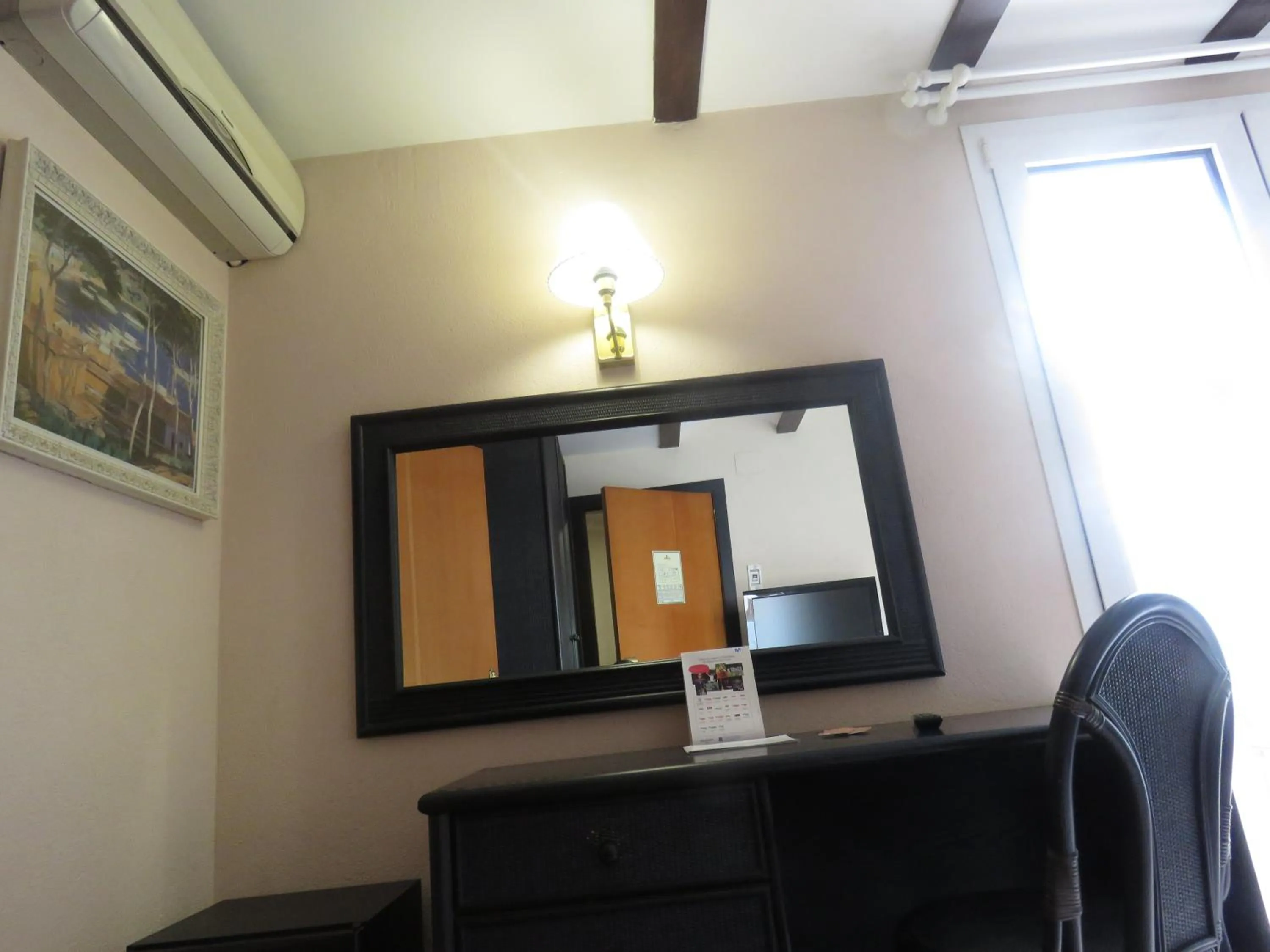 Economy Single Room in Hotel Santa Anna