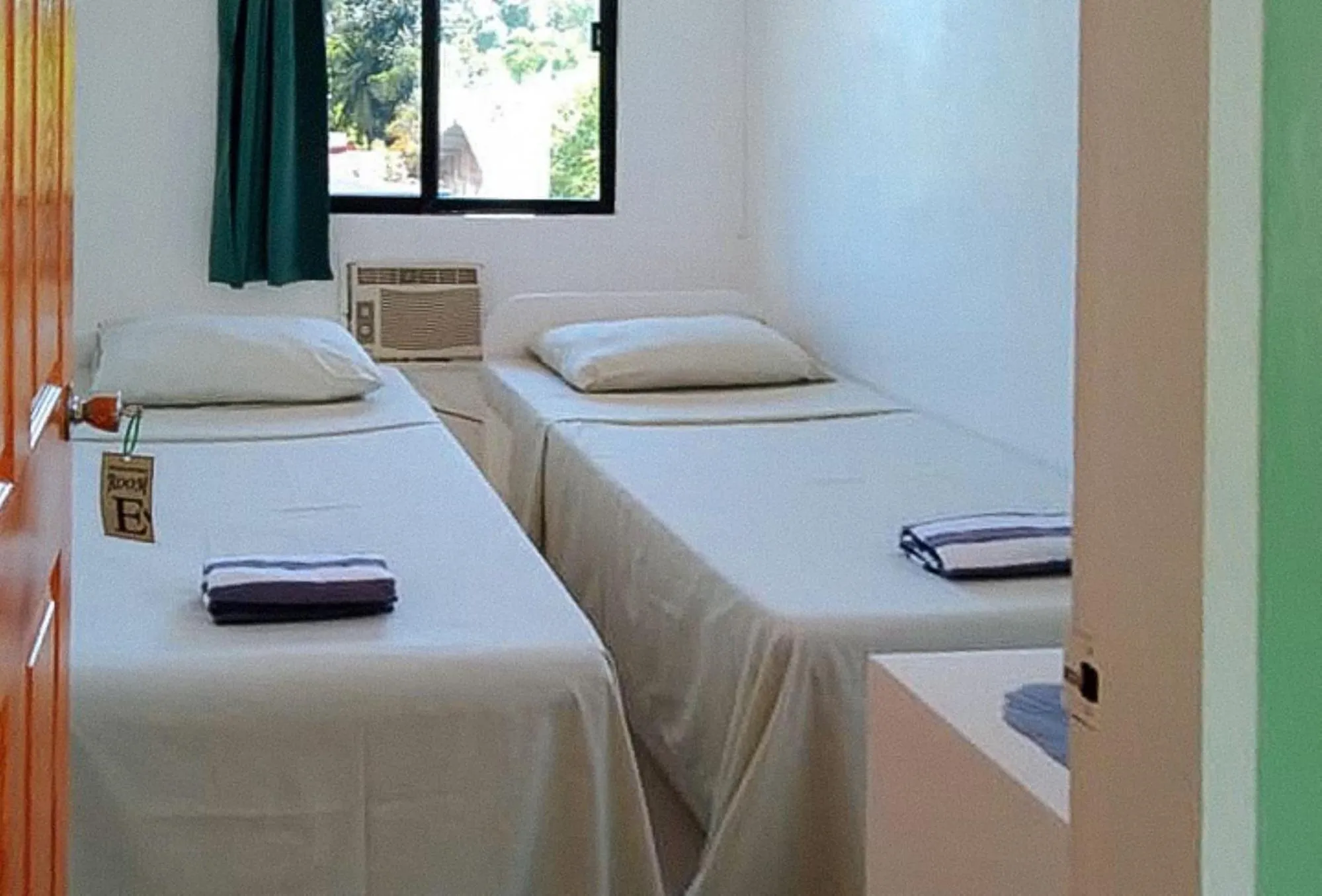 Twin Room with Shared Bathroom in Sinoben Apartments by RedDoorz