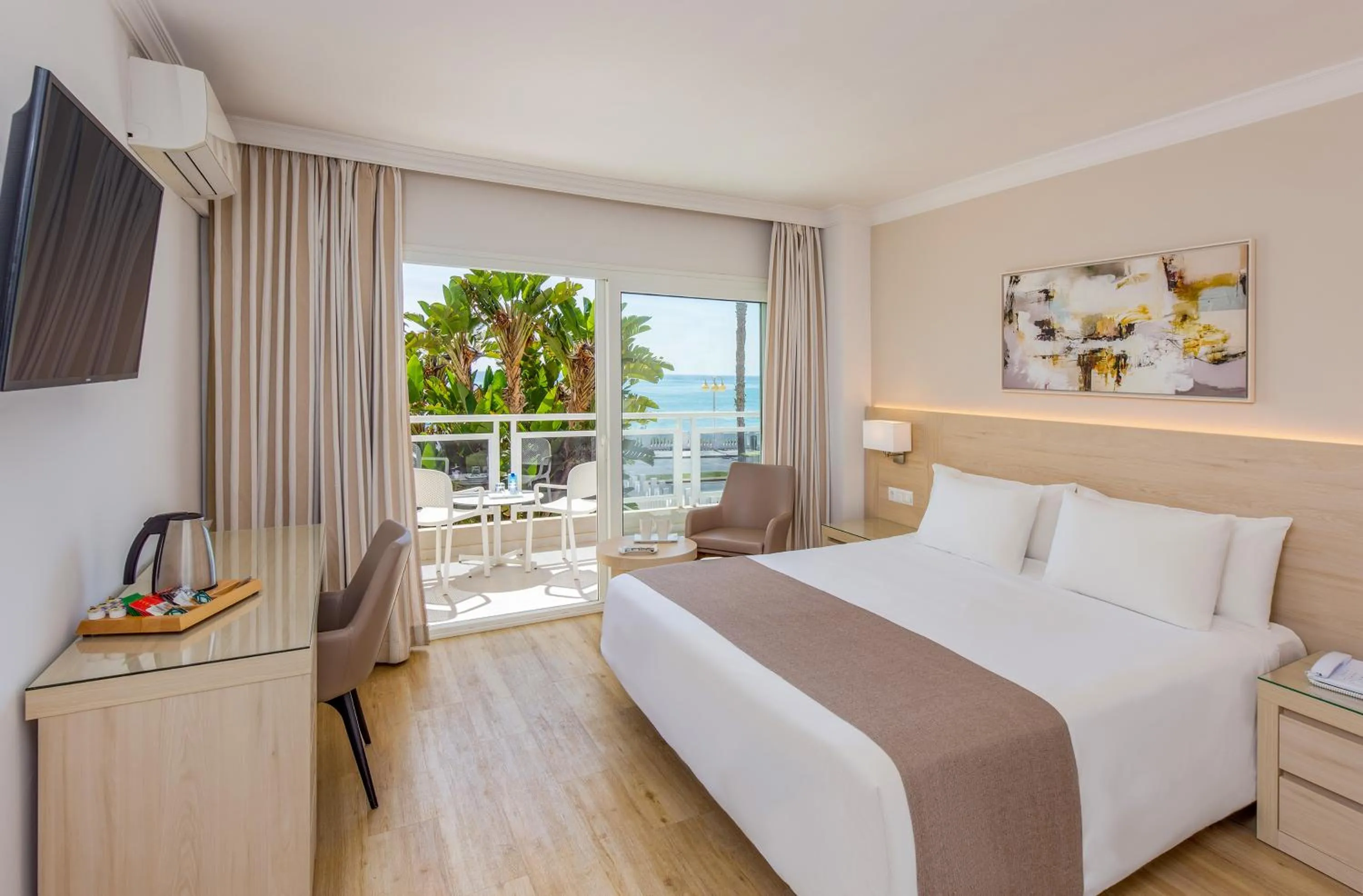 Superior Room in Hotel Las Arenas, Affiliated by Melia