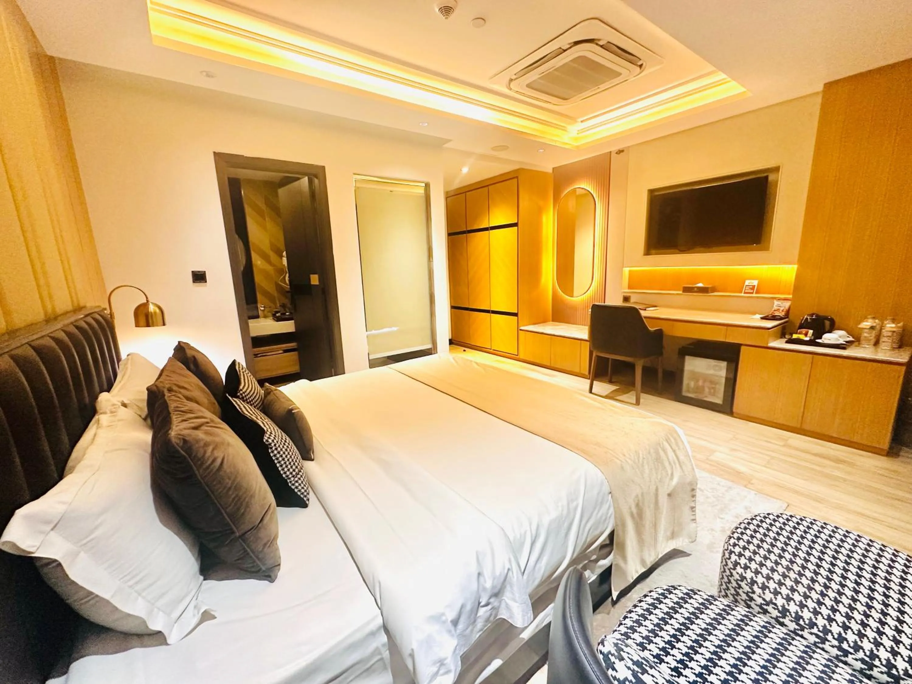 Deluxe Suite - single occupancy in The Zabeer Dhaka