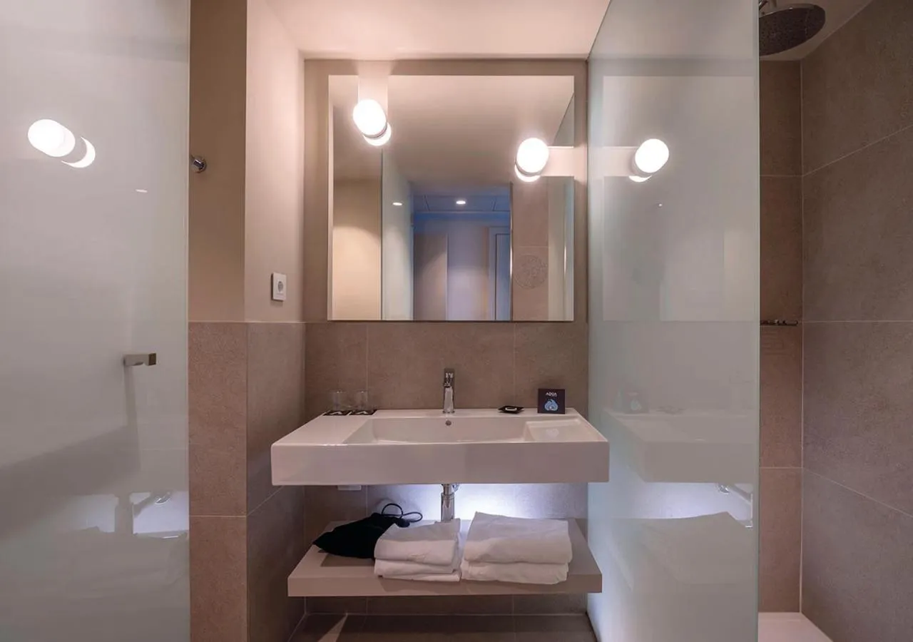 Premium Cuádruple con vistas al mar (2 adultos + 2 niños) in AQUA Hotel Promenade & Spa 4Sup