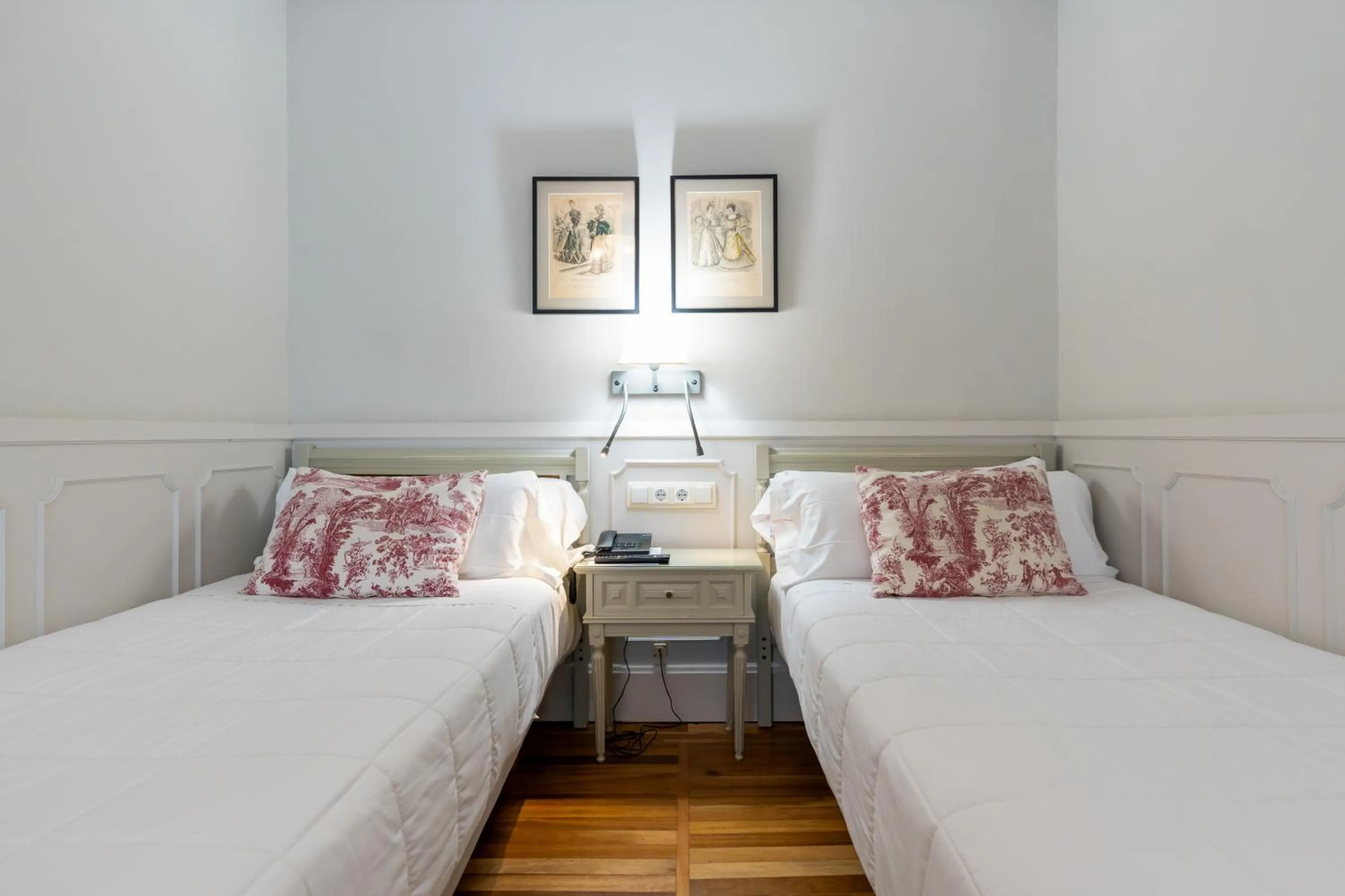 Comfort Triple Room in Hotel Alcazar Irun