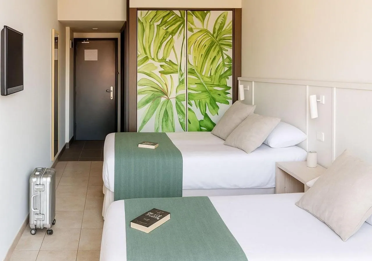 Design Triple Room (2 Adults + 1 Child) in AQUA Hotel Bertran Park