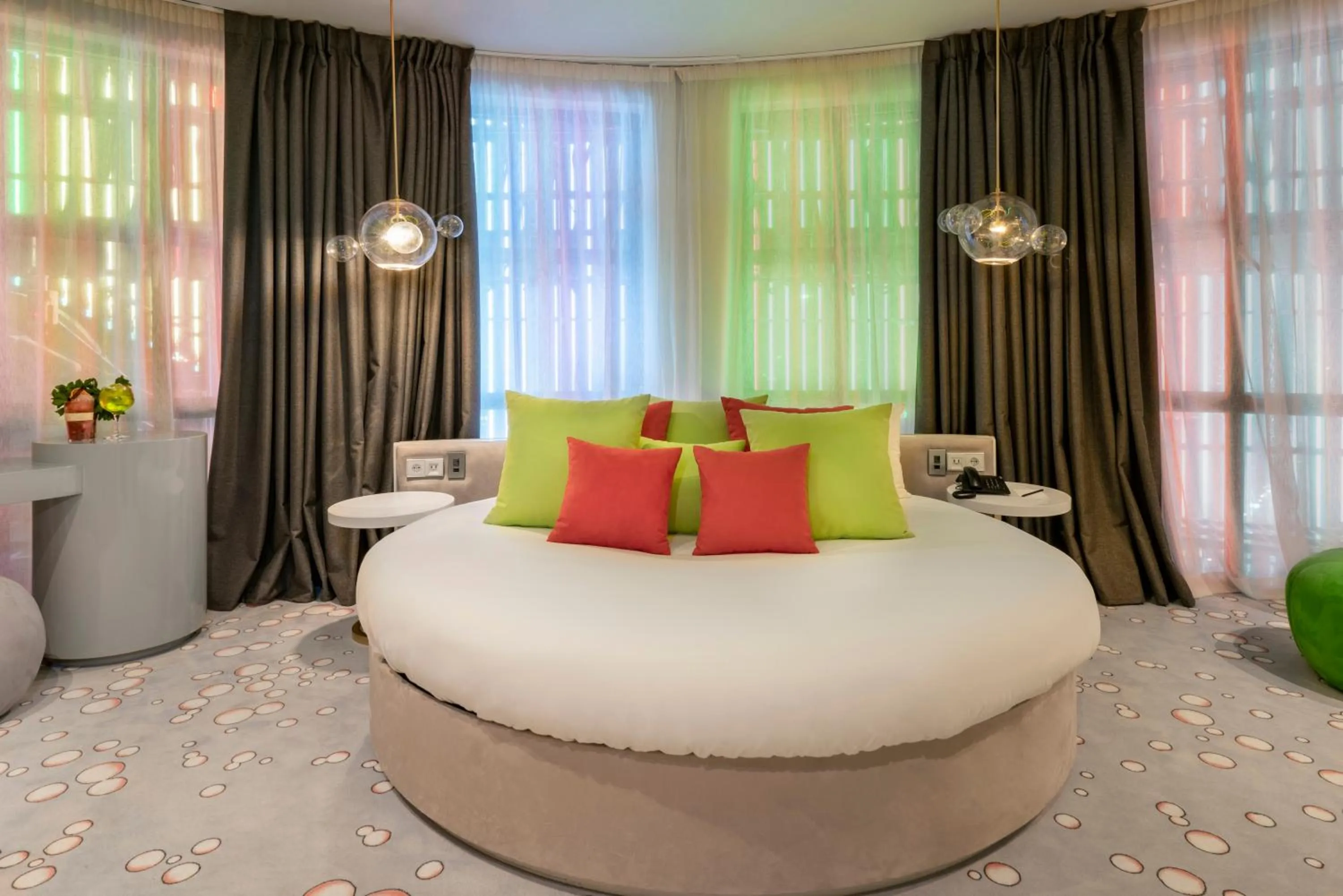 Deluxe Double Room Skylight in Vincci Capitol