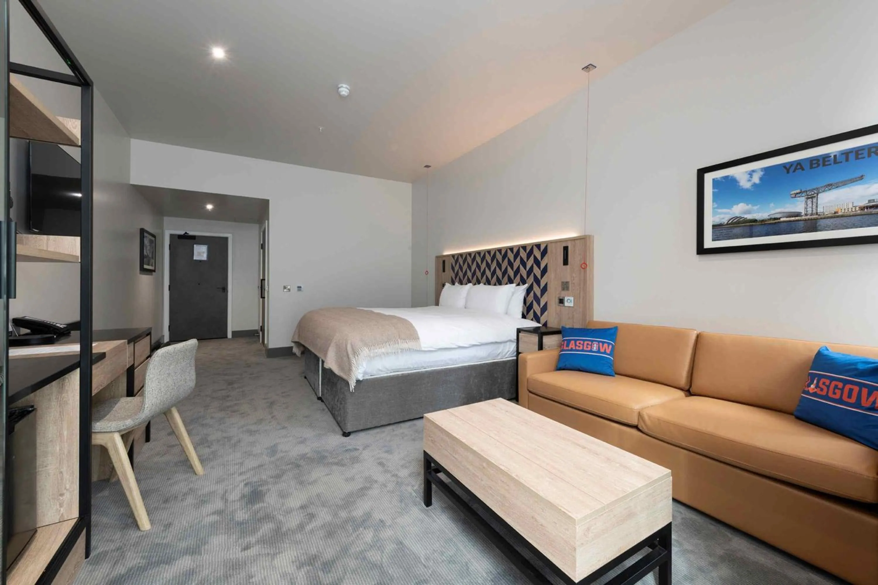 Accessible Suite, 1 Super King Bed, Sofa Bed, Kitchenette in Sandman Signature Glasgow Hotel