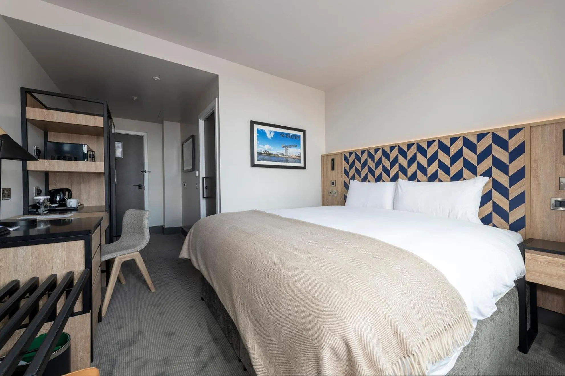 Accessible Room, 1 Super King Bed in Sandman Signature Glasgow Hotel