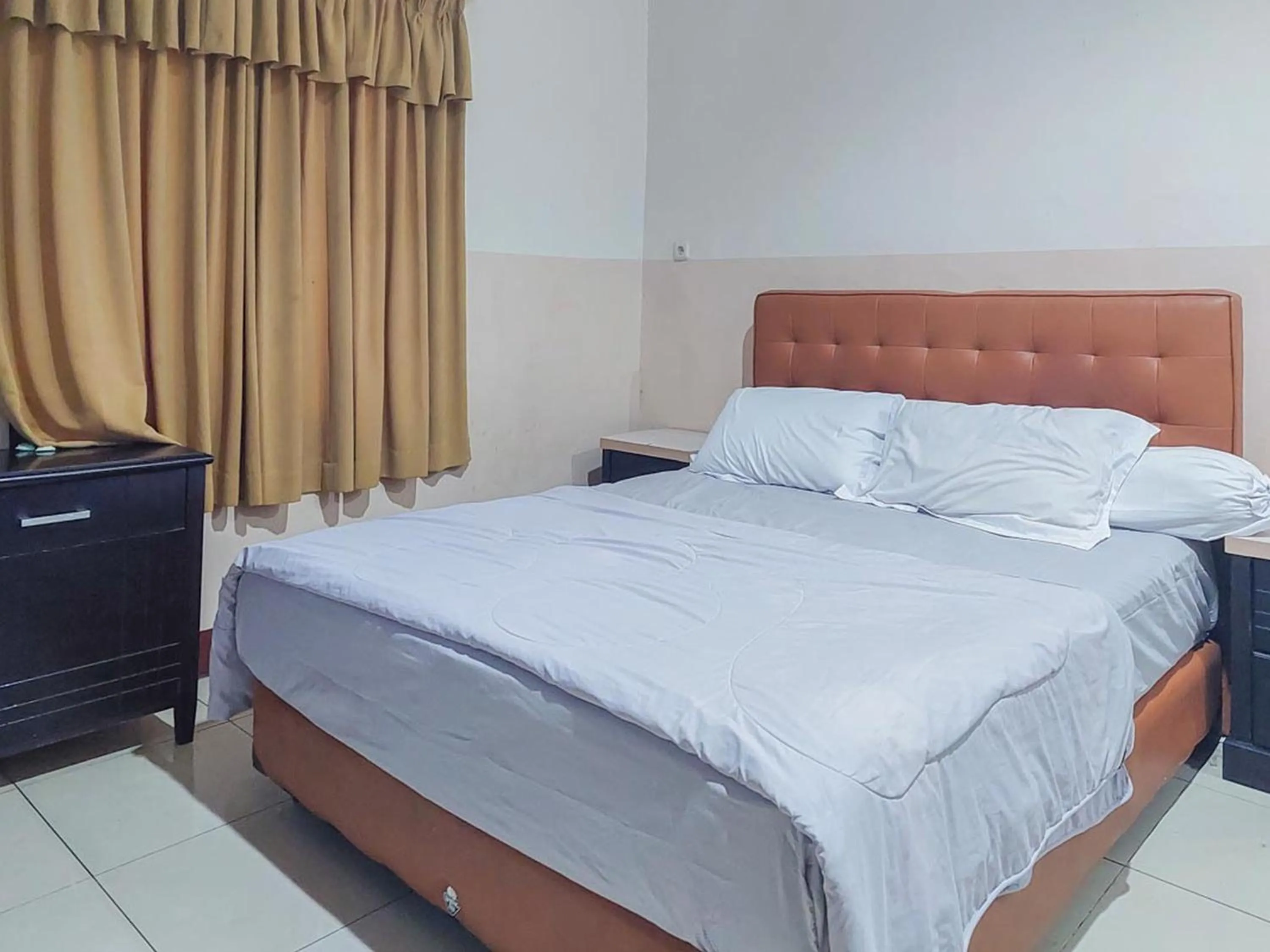 Superior Double Room in Hotel Halmahera Palangkaraya Mitra RedDoorz